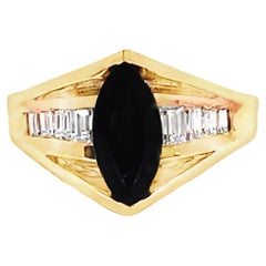 Anillo de oro amarillo de 14 quilates con zafiro y diamantes