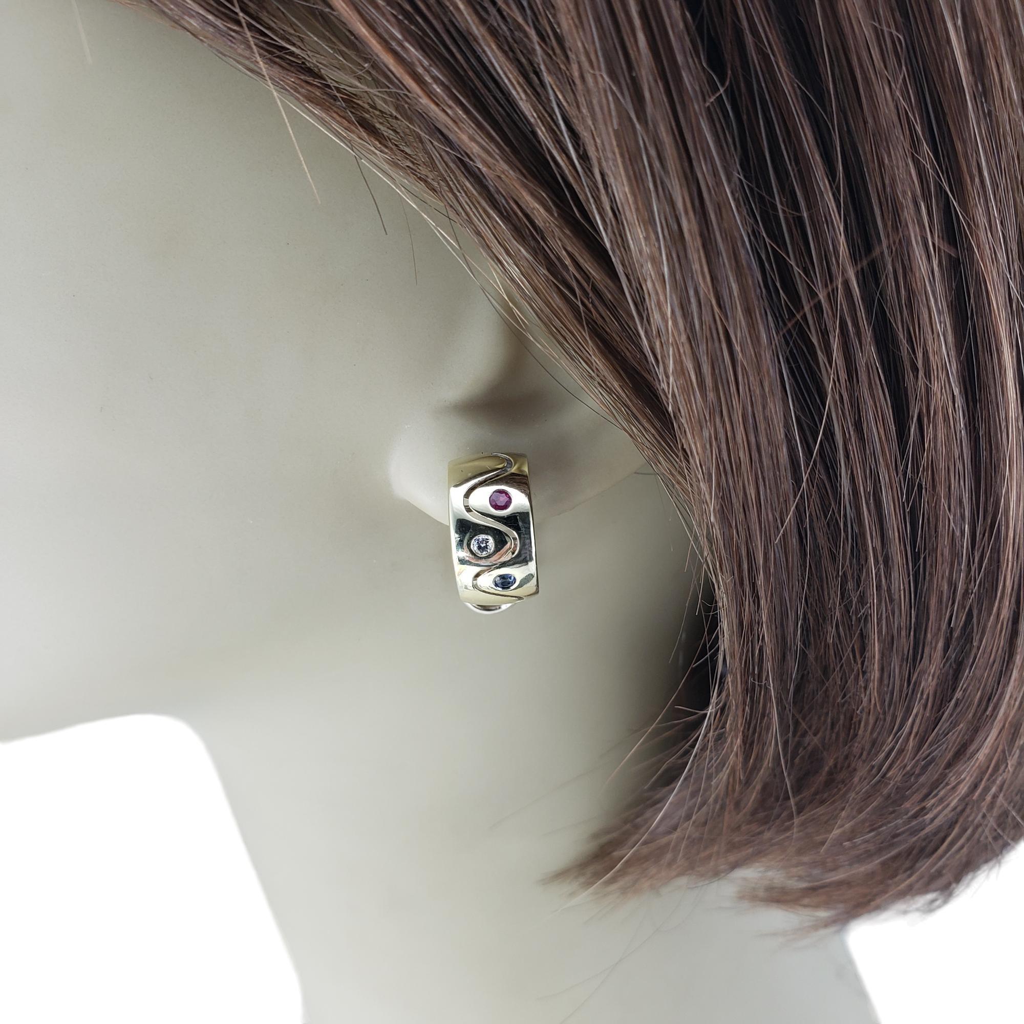 Orecchini a cerchio in oro giallo 14K con zaffiro, rubino e diamante #17871 in vendita 3