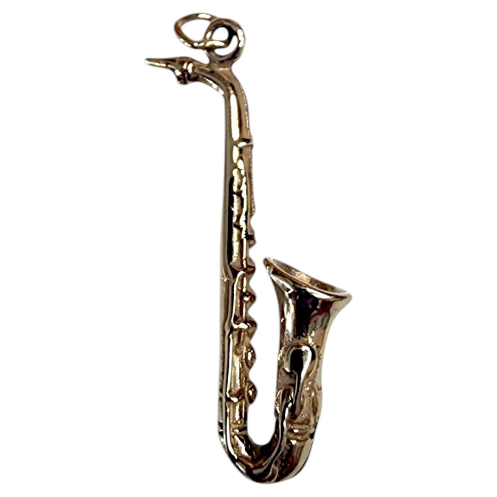 14k Yellow Gold Saxophone Charm #25544 For Sale