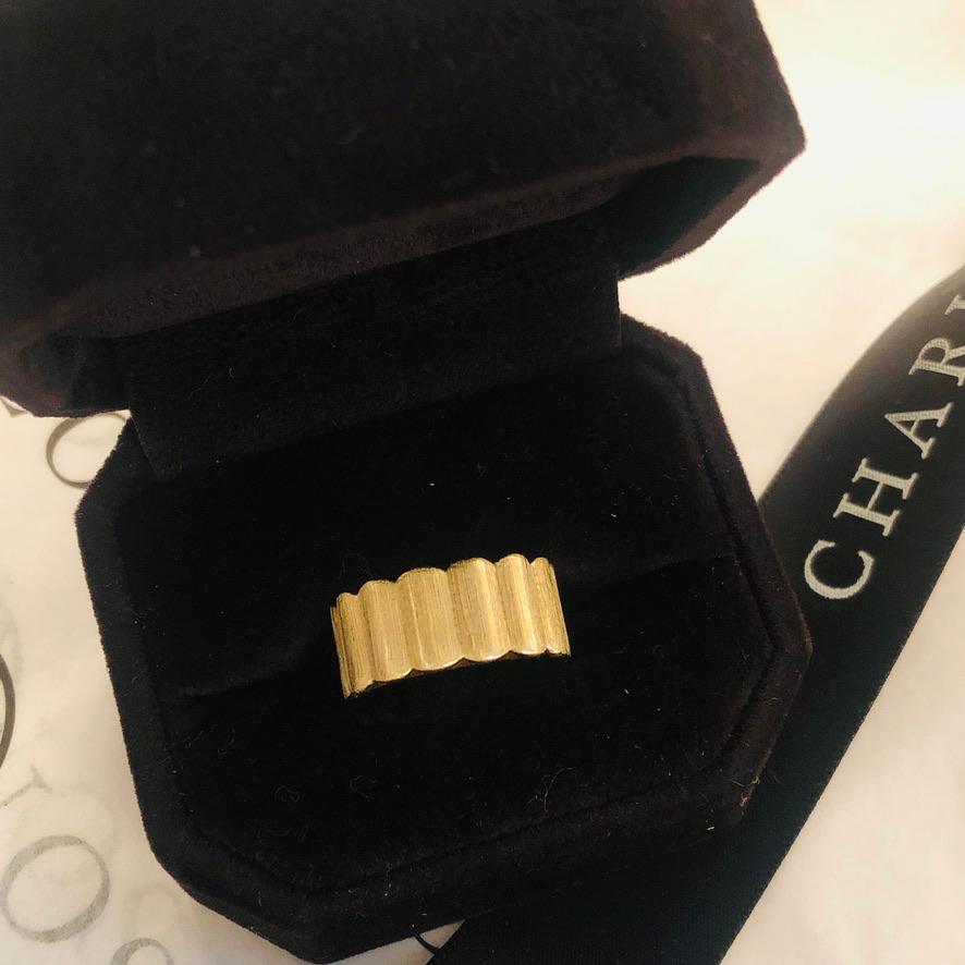 14 Karat Yellow Gold Scallop Cigar Band with Signature Brushed Finish In New Condition For Sale In Mountain Brook, AL