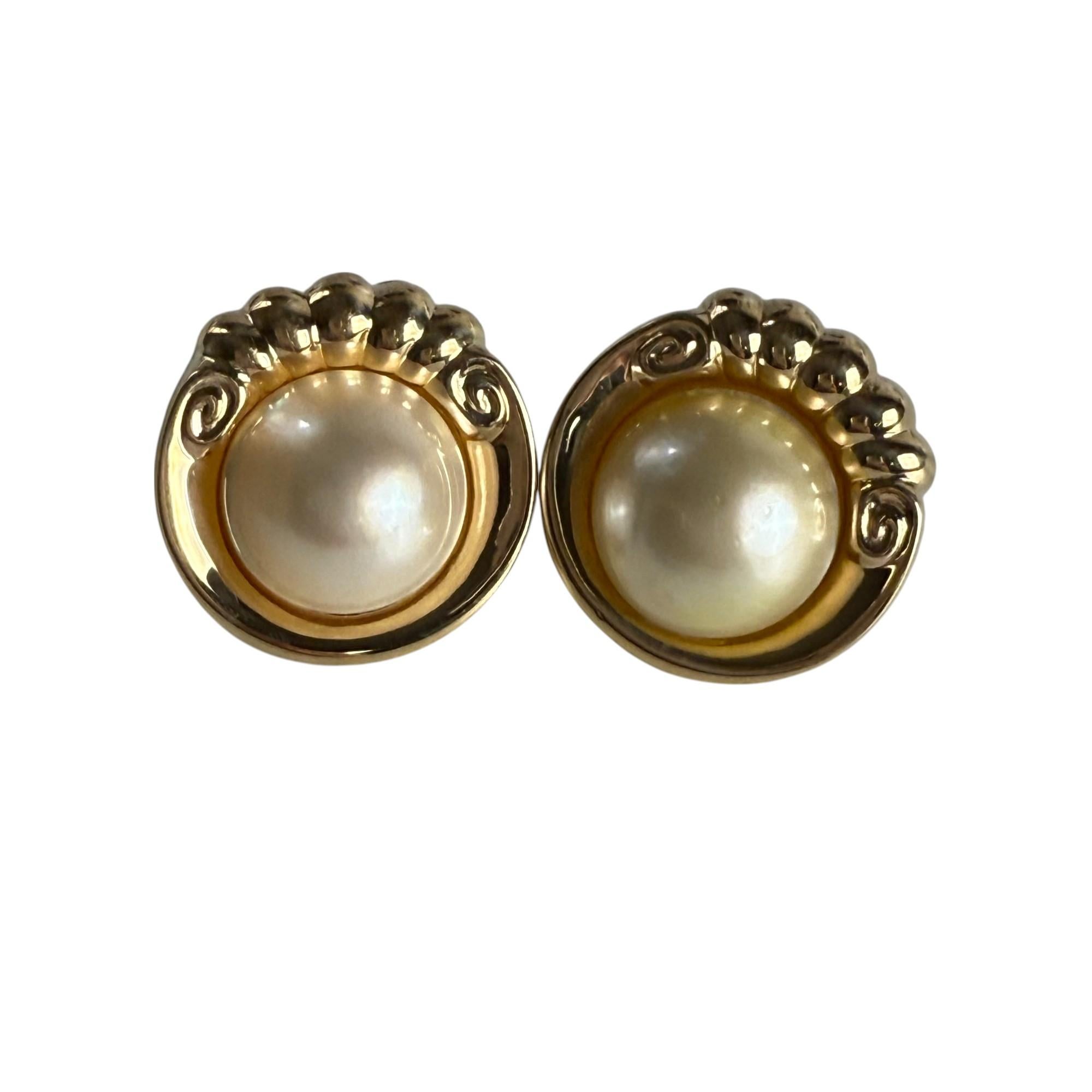 Pendientes de oro amarillo de 14 quilates con diseño de perlas Mabe Pearl Vintage Corte redondo en venta
