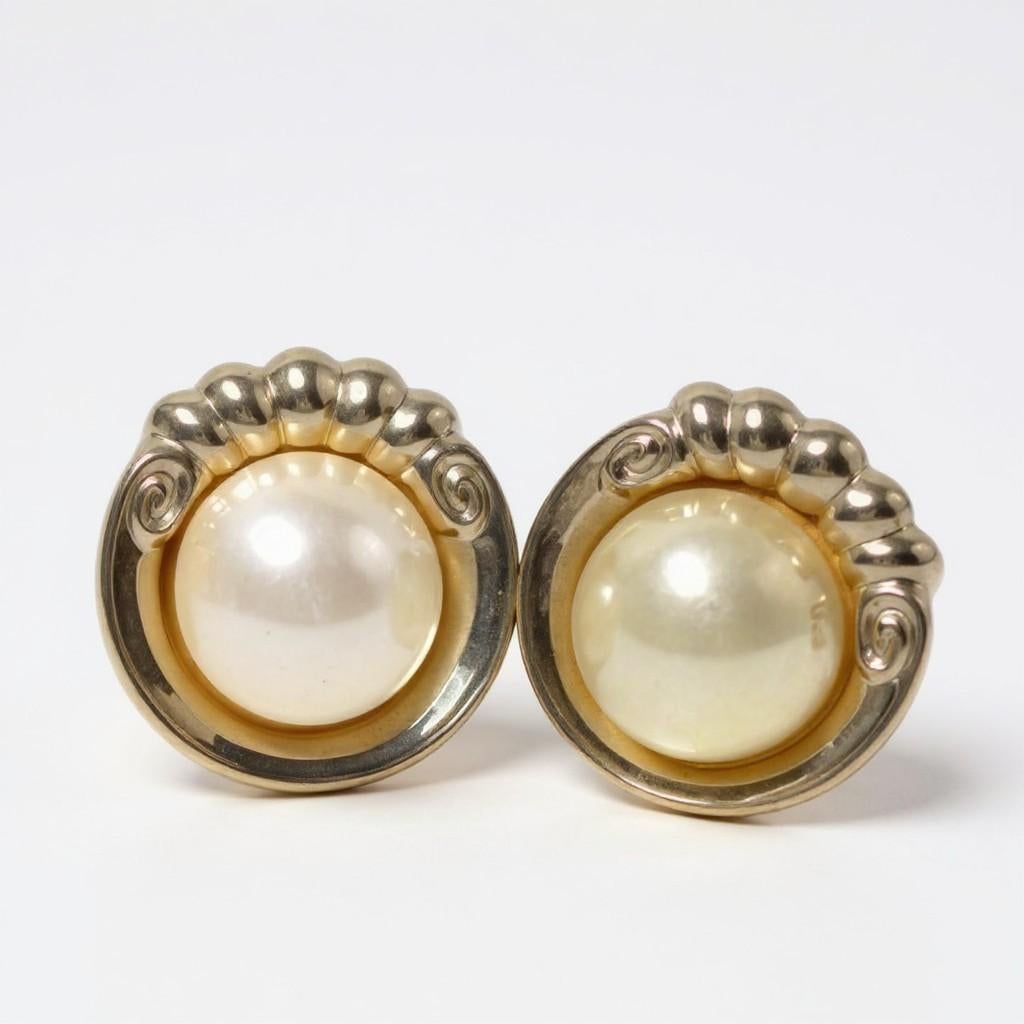 14K Yellow Gold Scroll Design Mabe Pearl Vintage Earrings For Sale 2