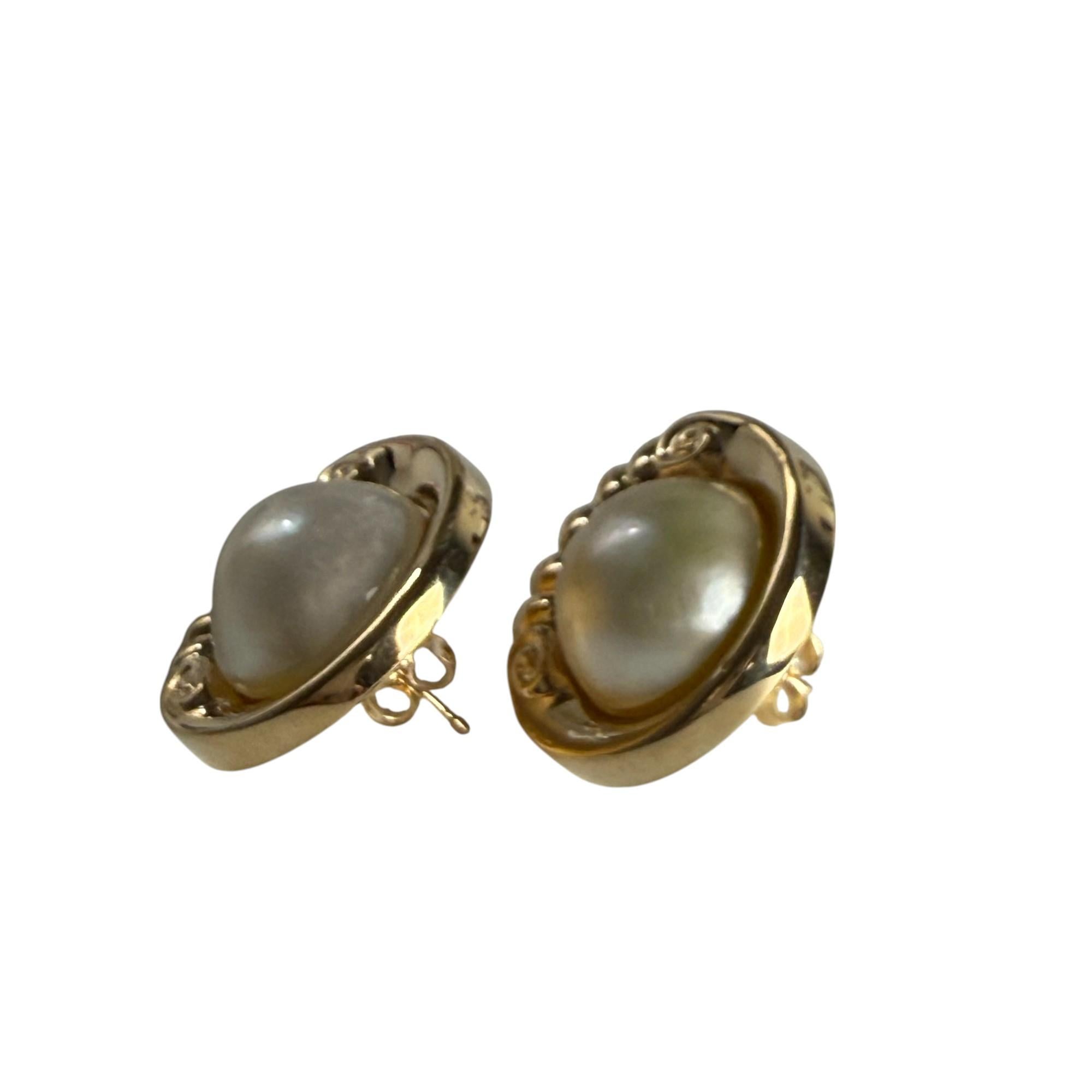 Pendientes de oro amarillo de 14 quilates con diseño de perlas Mabe Pearl Vintage en venta 1