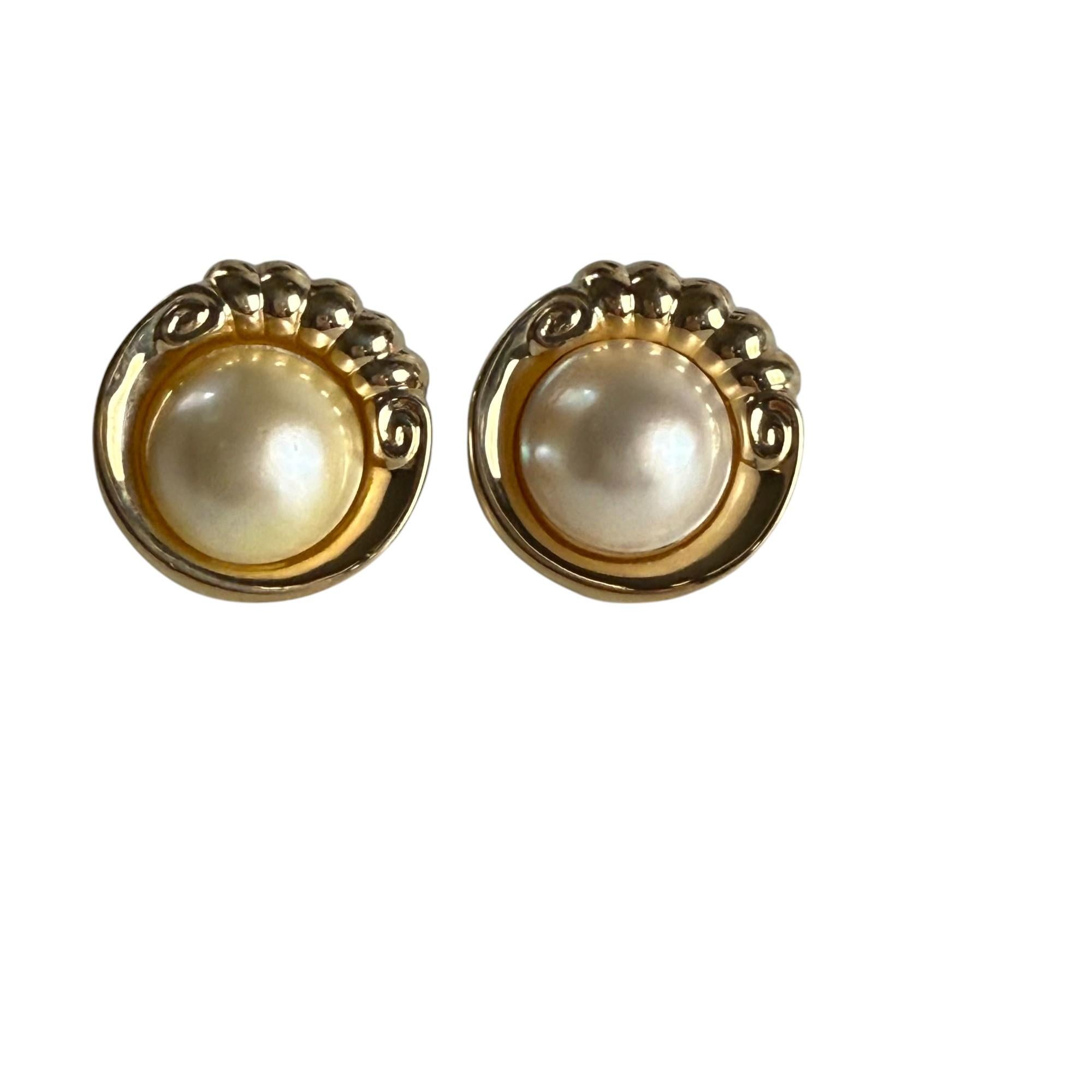 Pendientes de oro amarillo de 14 quilates con diseño de perlas Mabe Pearl Vintage en venta 2