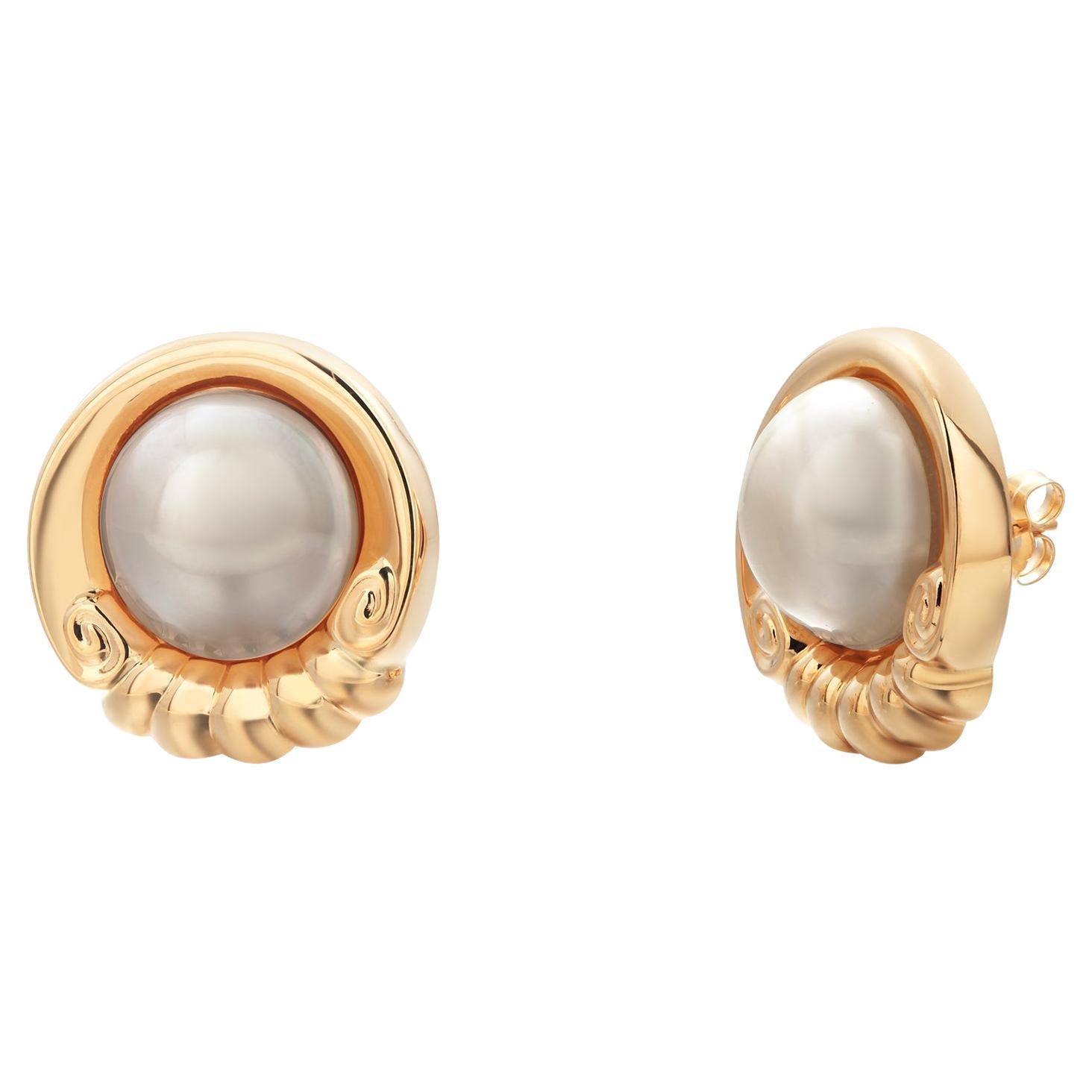 Boucles d
oreilles vintage en or jaune 14 carats à motif de volutes Mabe perles