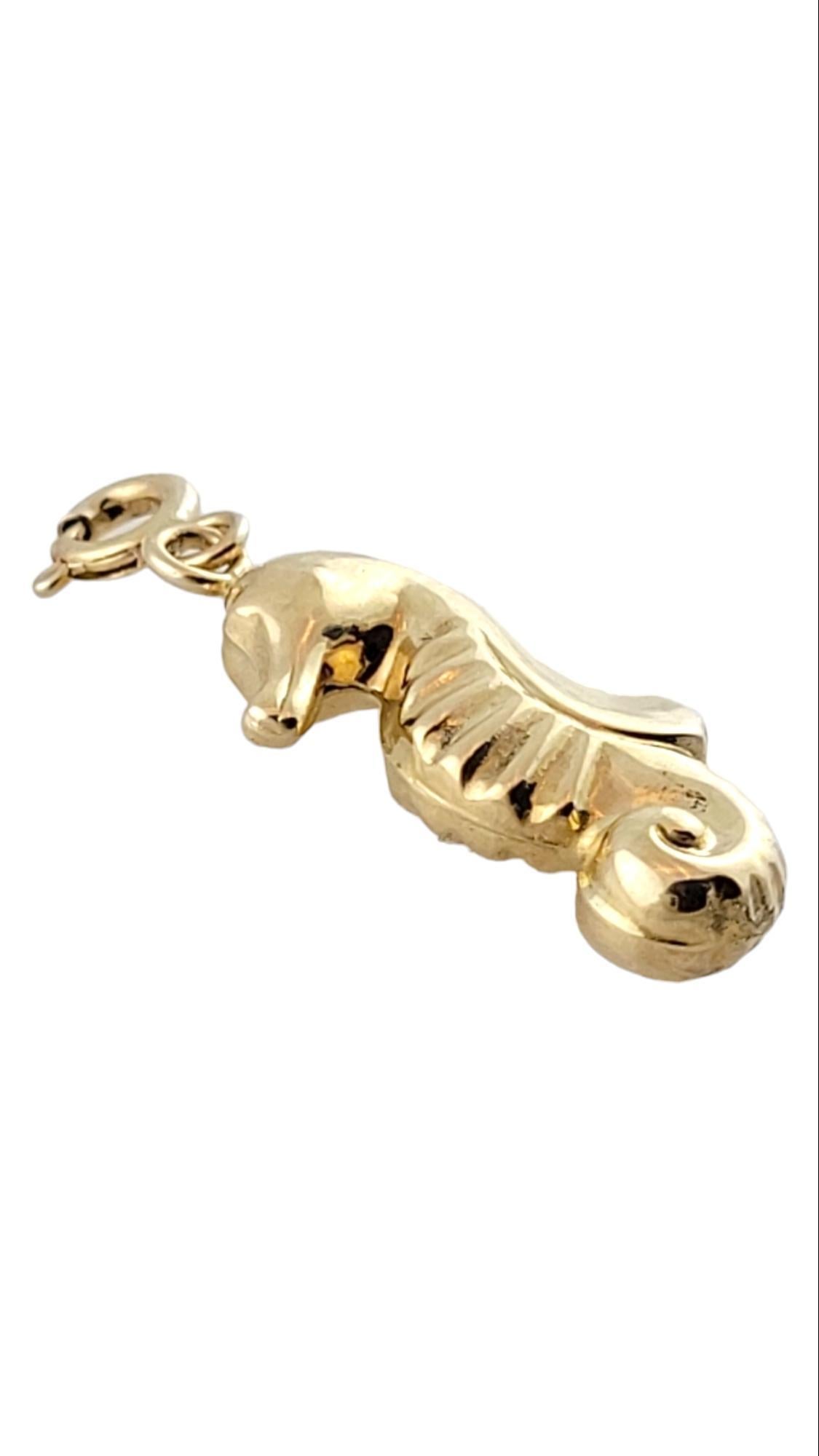 Vintage 14K Yellow Gold Seahorse Charm-

The seahorse is believed to be a lucky charm and a symbol of protection. This adorable charm is crafted in beautifully detailed 14K gold. 

Size: 24.7 mm X 12.4 mm X 4.8 mm

Stamped: OT 14K Turkey  

Weight: