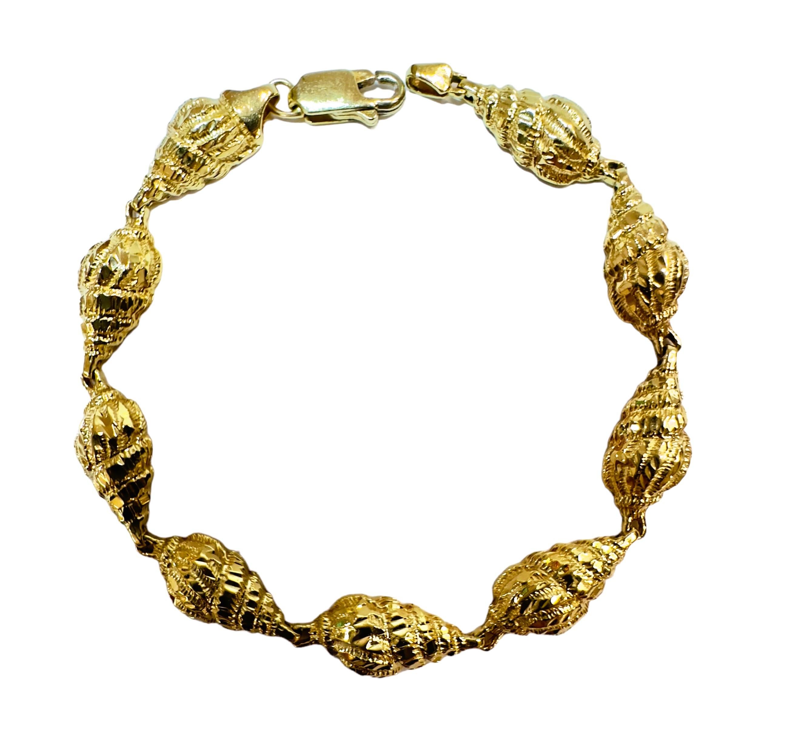 14k Yellow Gold Sea Shell  Bracelet - 7 inches - Stamped For Sale 2