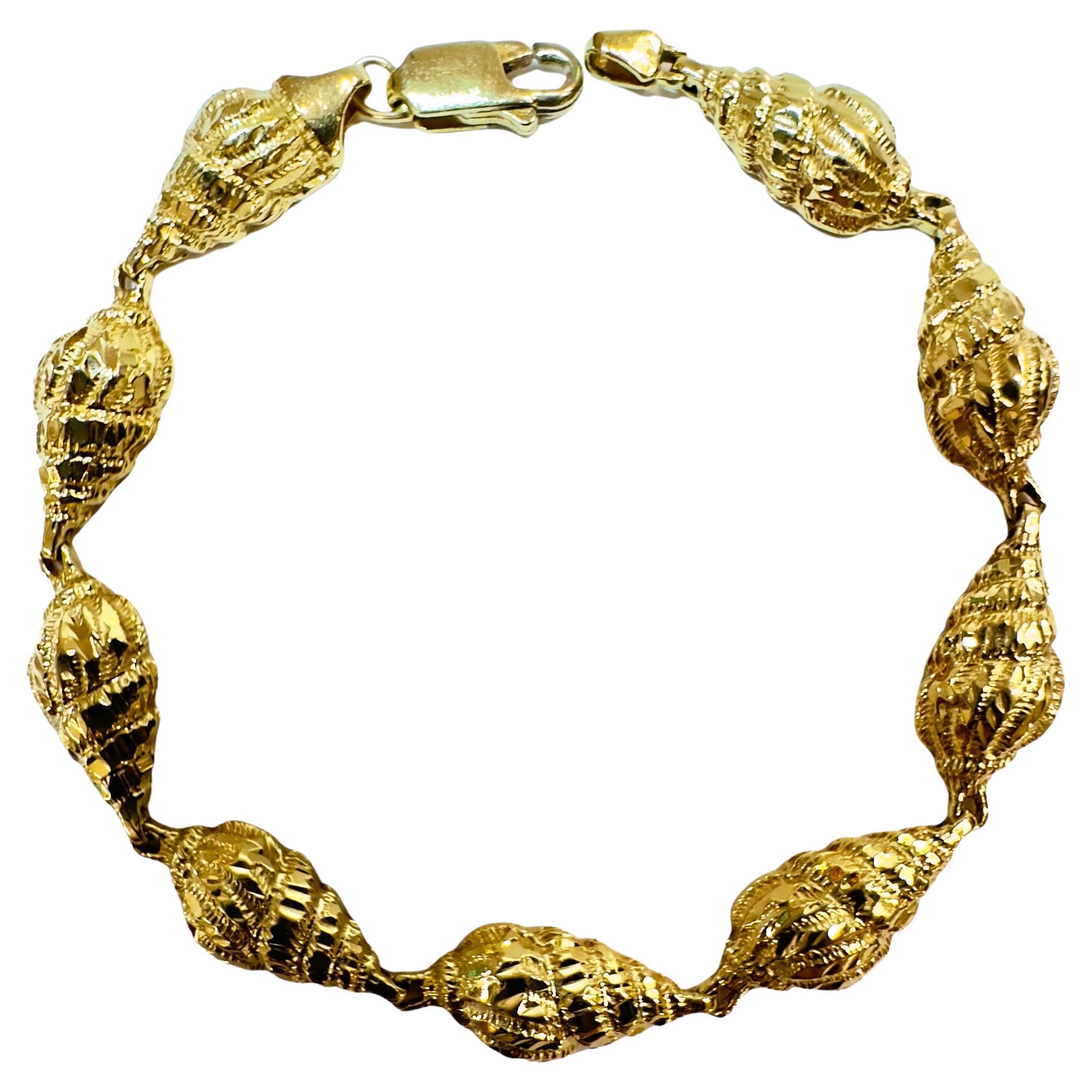 14k Yellow Gold Sea Shell  Bracelet - 7 inches - Stamped For Sale