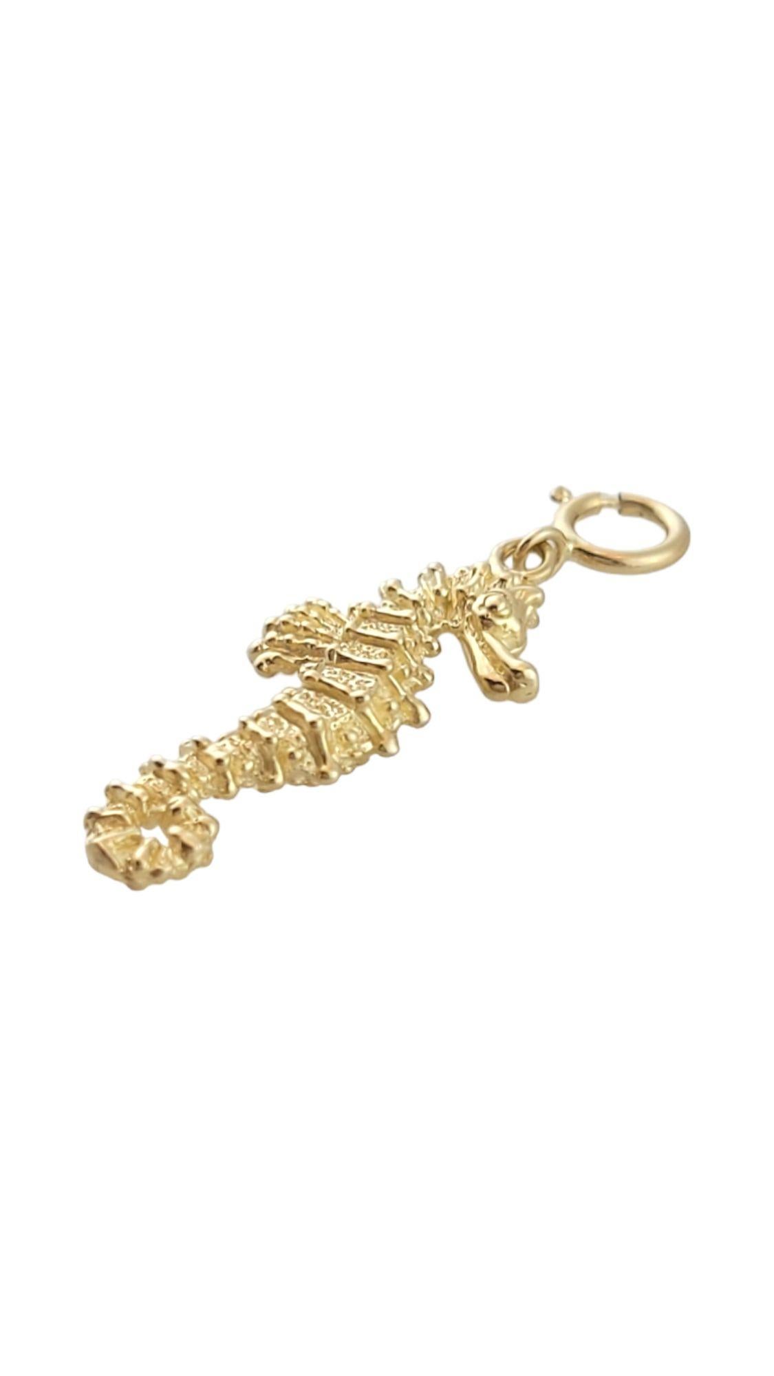 14K Yellow Gold Seahorse Charm #14295 In Good Condition For Sale In Washington Depot, CT