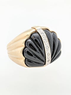 14 Karat Yellow Gold Seashell Black Onyx and Diamond Ring