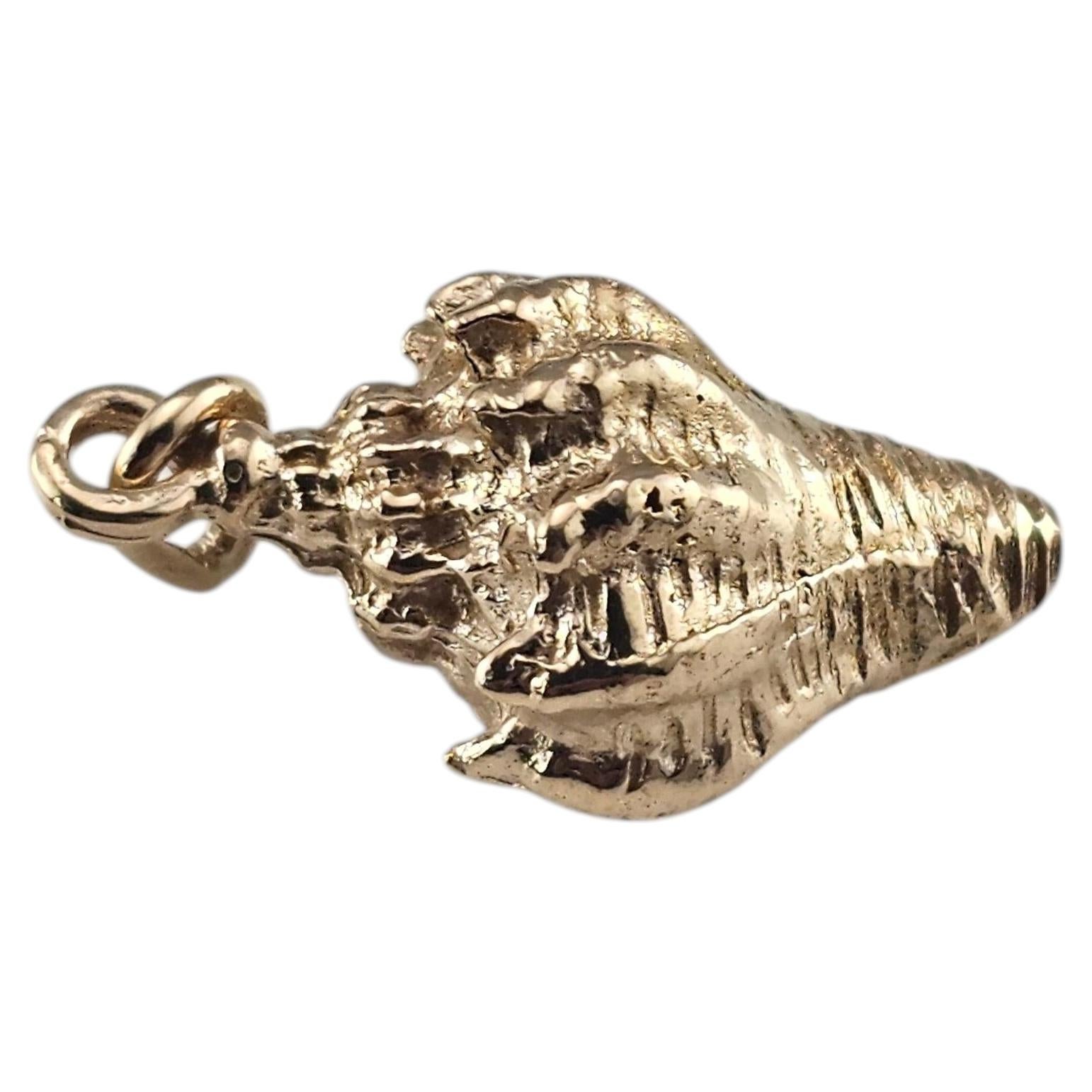 14K Yellow Gold Seashell Charm #24477 For Sale