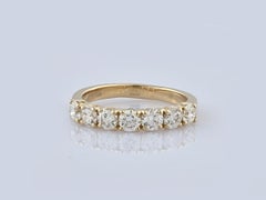 Anello con sette pietre e diamanti incastonati in oro giallo 14K