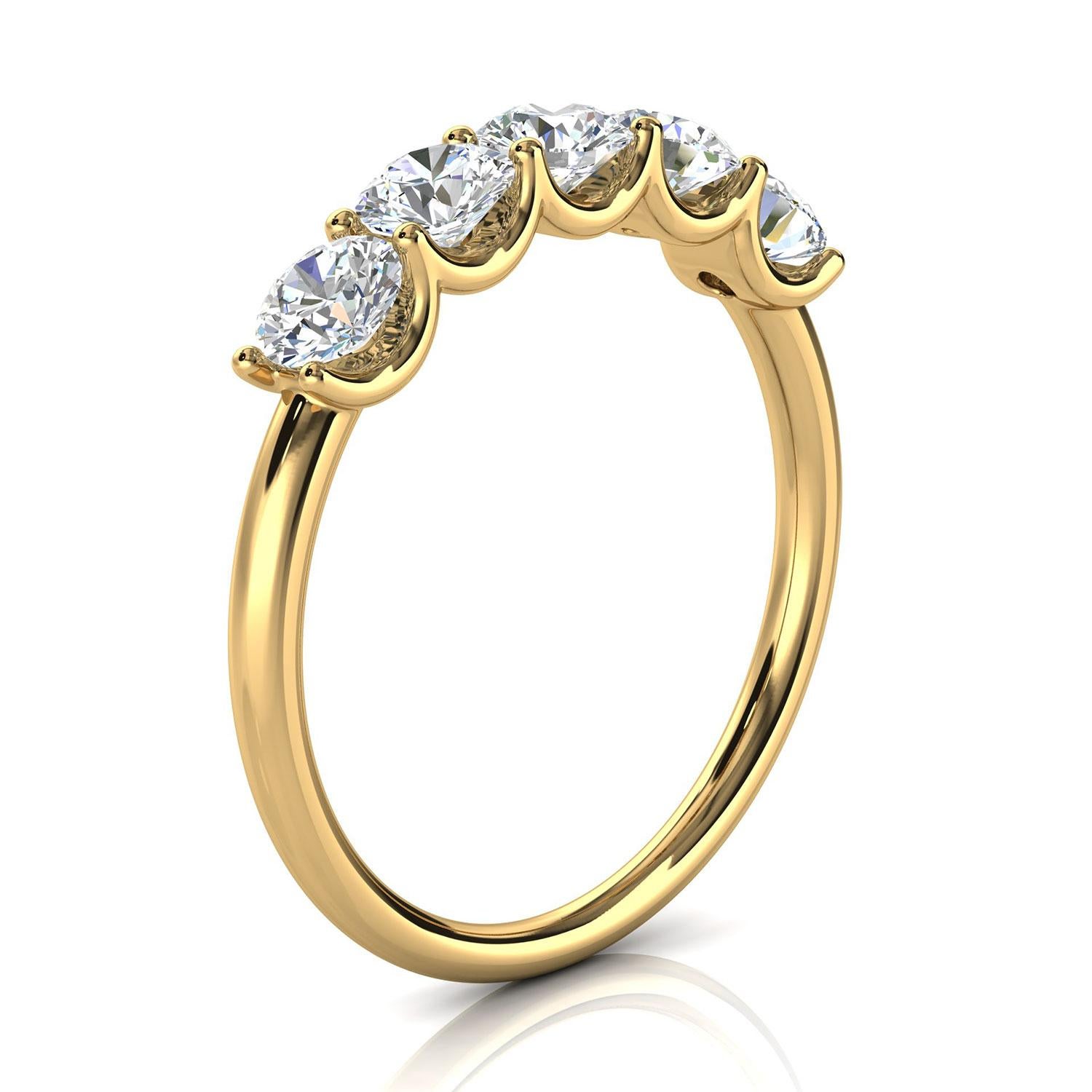 Dieser Ring verfügt über fünf (5) schwimmende Brilliante runde Diamanten in 