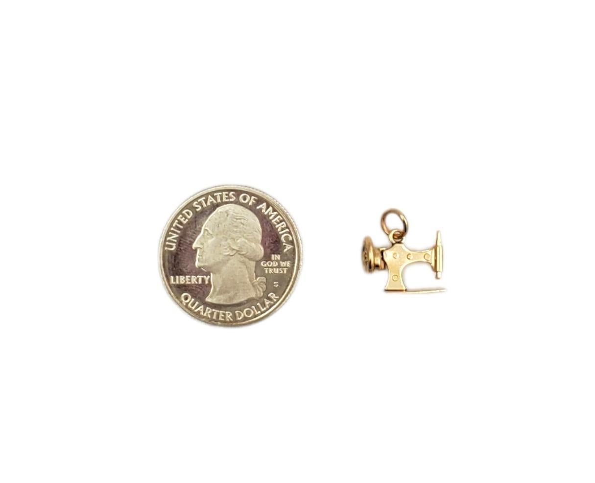 14K Yellow Gold Sewing Machine Charm #16015 For Sale 2