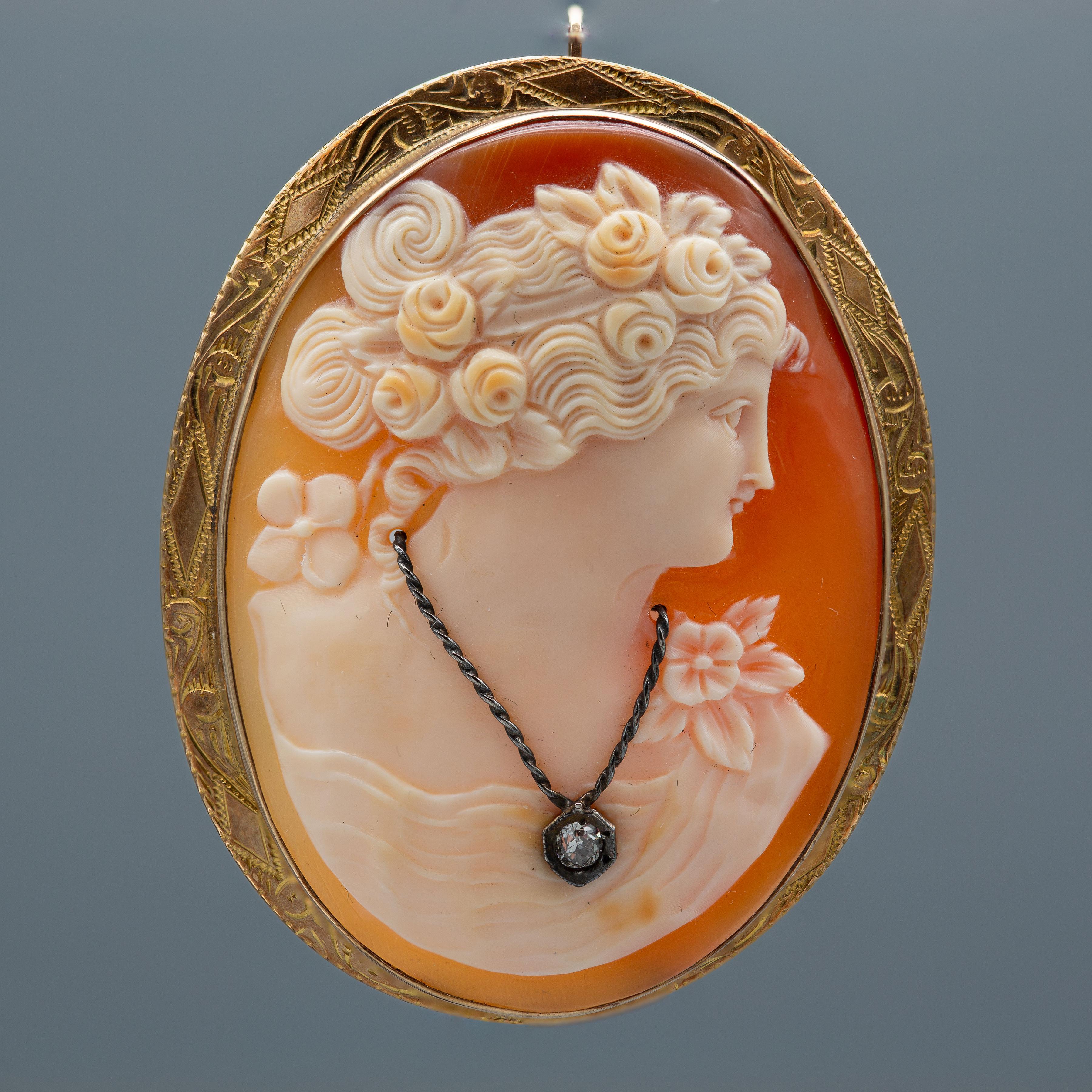 Material: 14k yellow gold & Shell
Gemstone: Diamond 0.060cttw
Weight: 16.5 grams
Dimensions: 58.2mm x 44.3 mm x 15.5 mm

