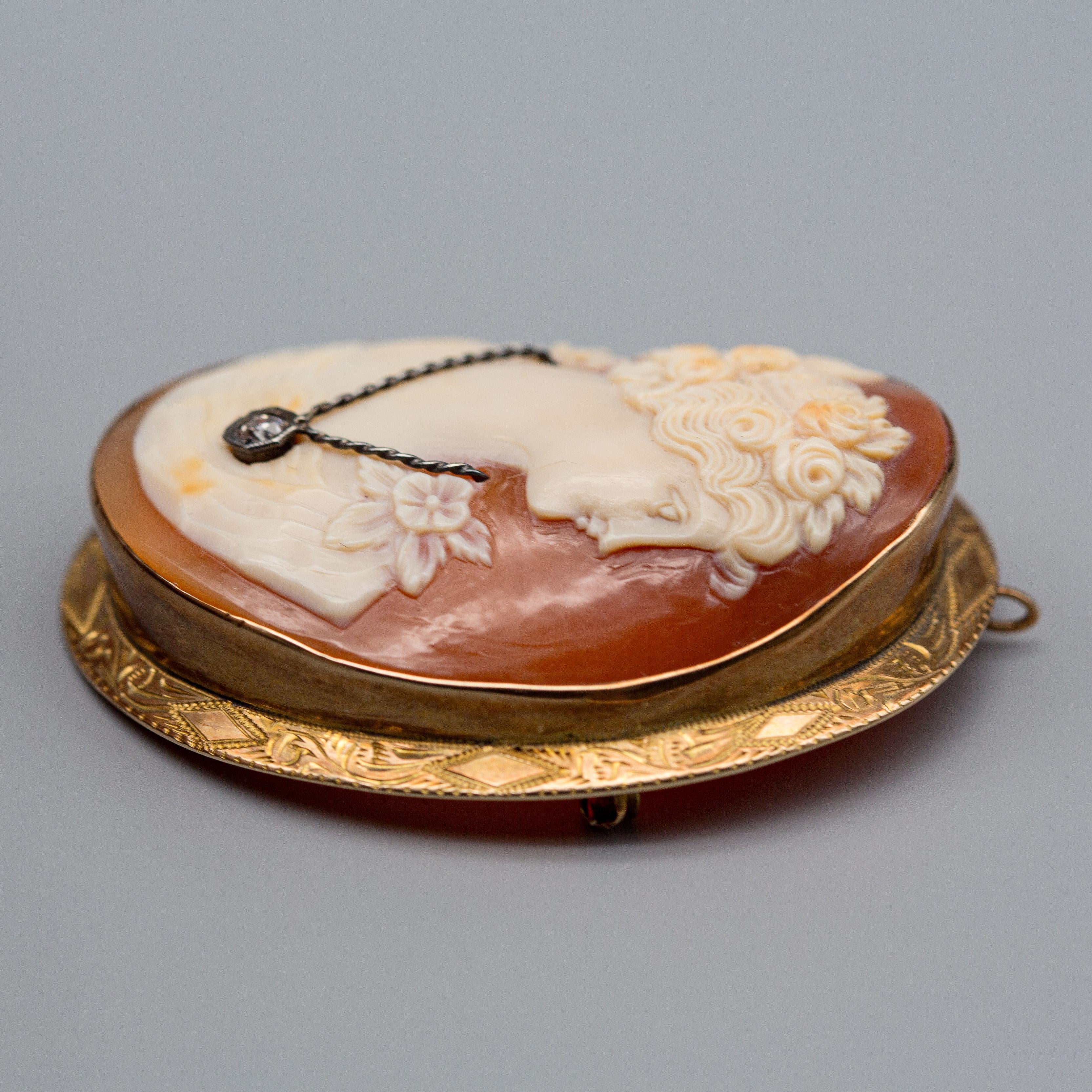 Round Cut 14k Yellow Gold Shell Cameo Brooch With Natural Diamond For Sale