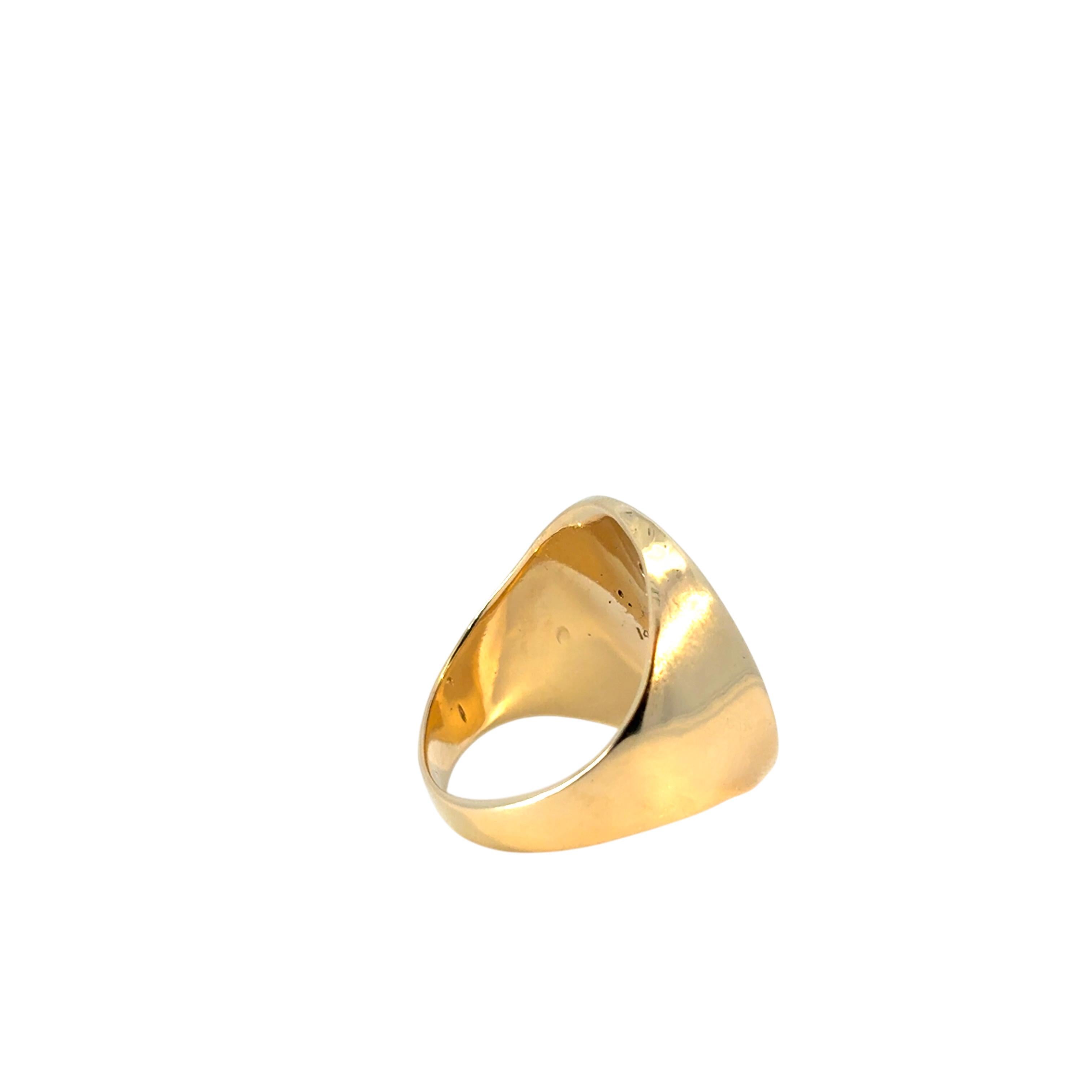 Moderno Anello Signet in oro giallo 14k con circa 0,20ctw di diamanti naturali in vendita