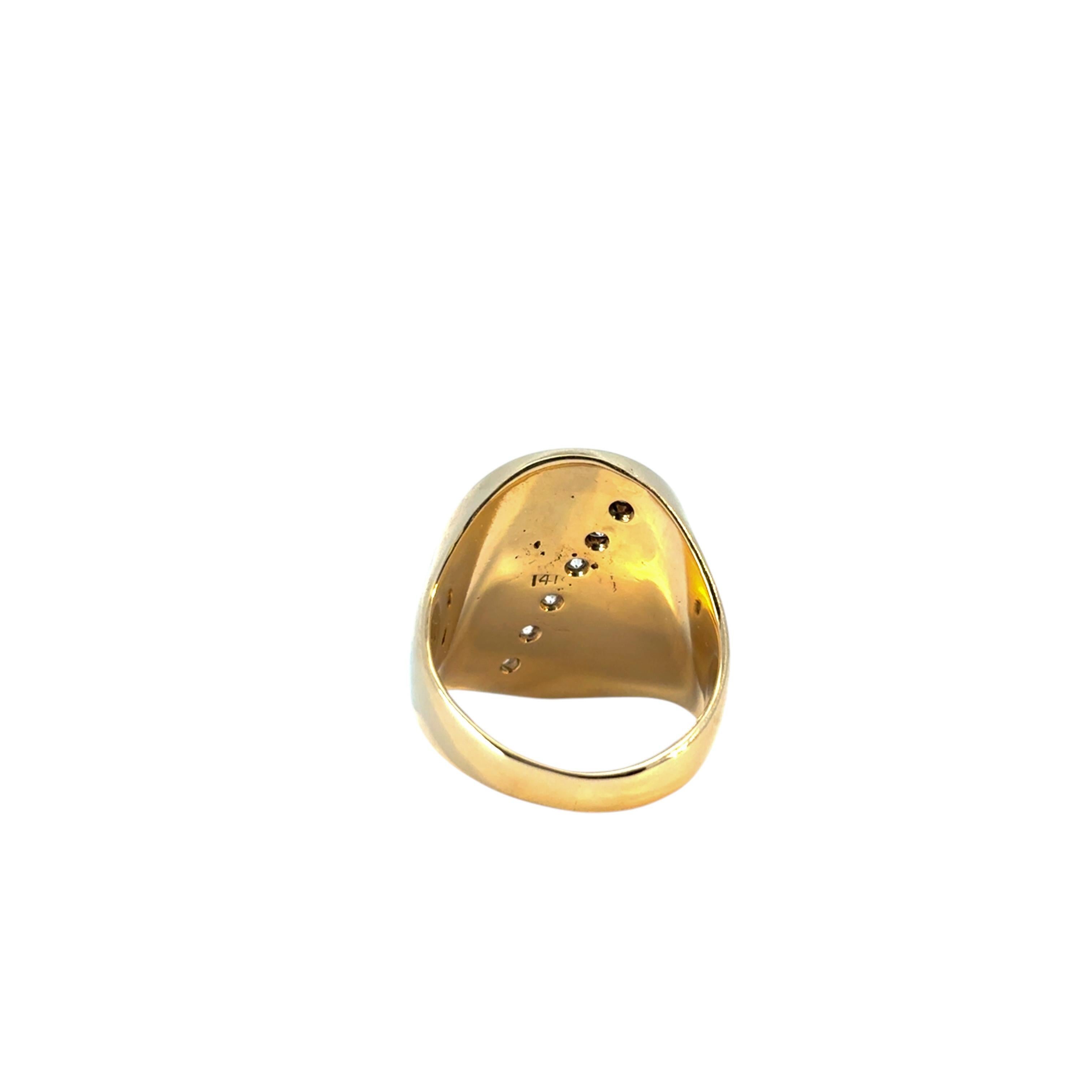 Taglio rotondo Anello Signet in oro giallo 14k con circa 0,20ctw di diamanti naturali in vendita