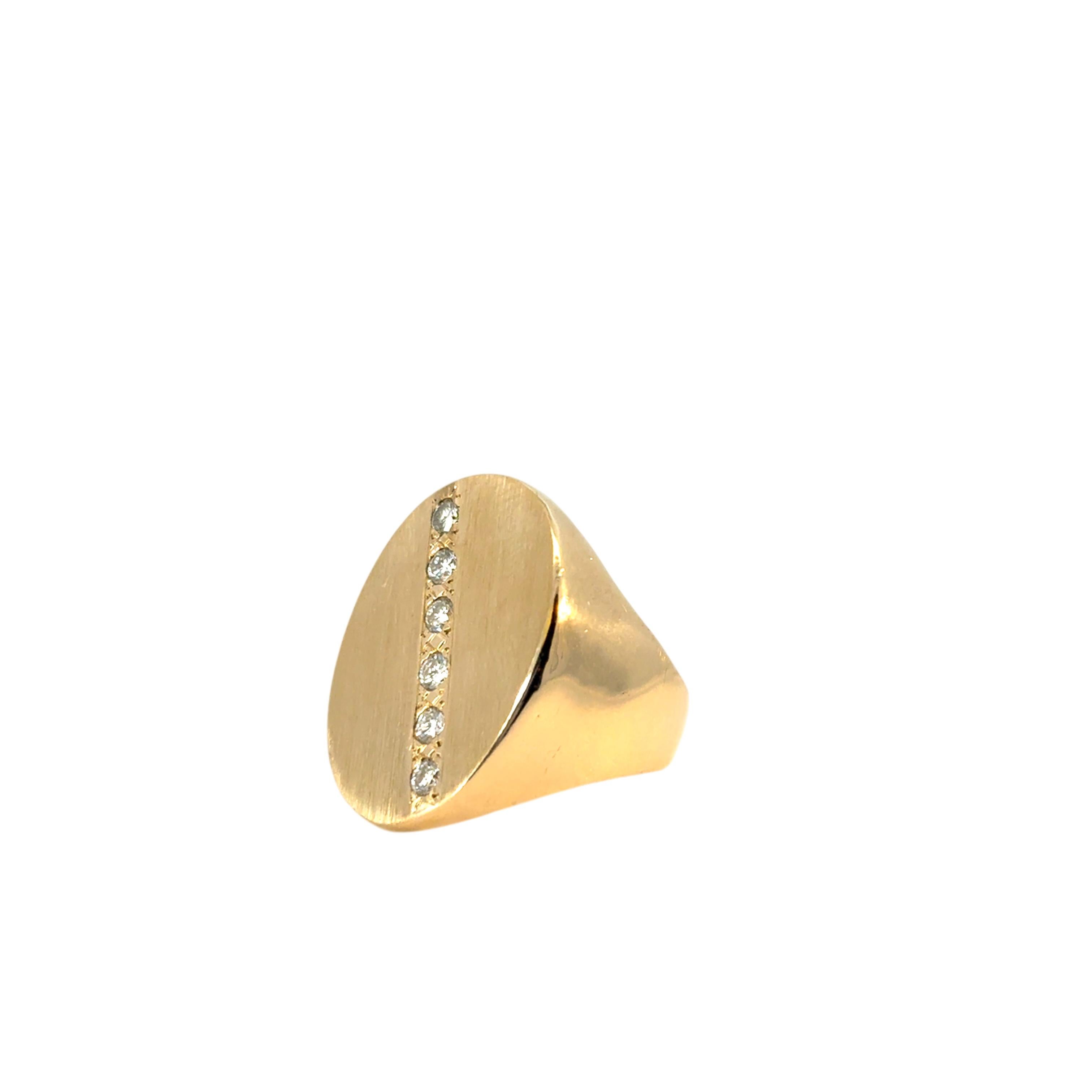 Uomo Anello Signet in oro giallo 14k con circa 0,20ctw di diamanti naturali in vendita