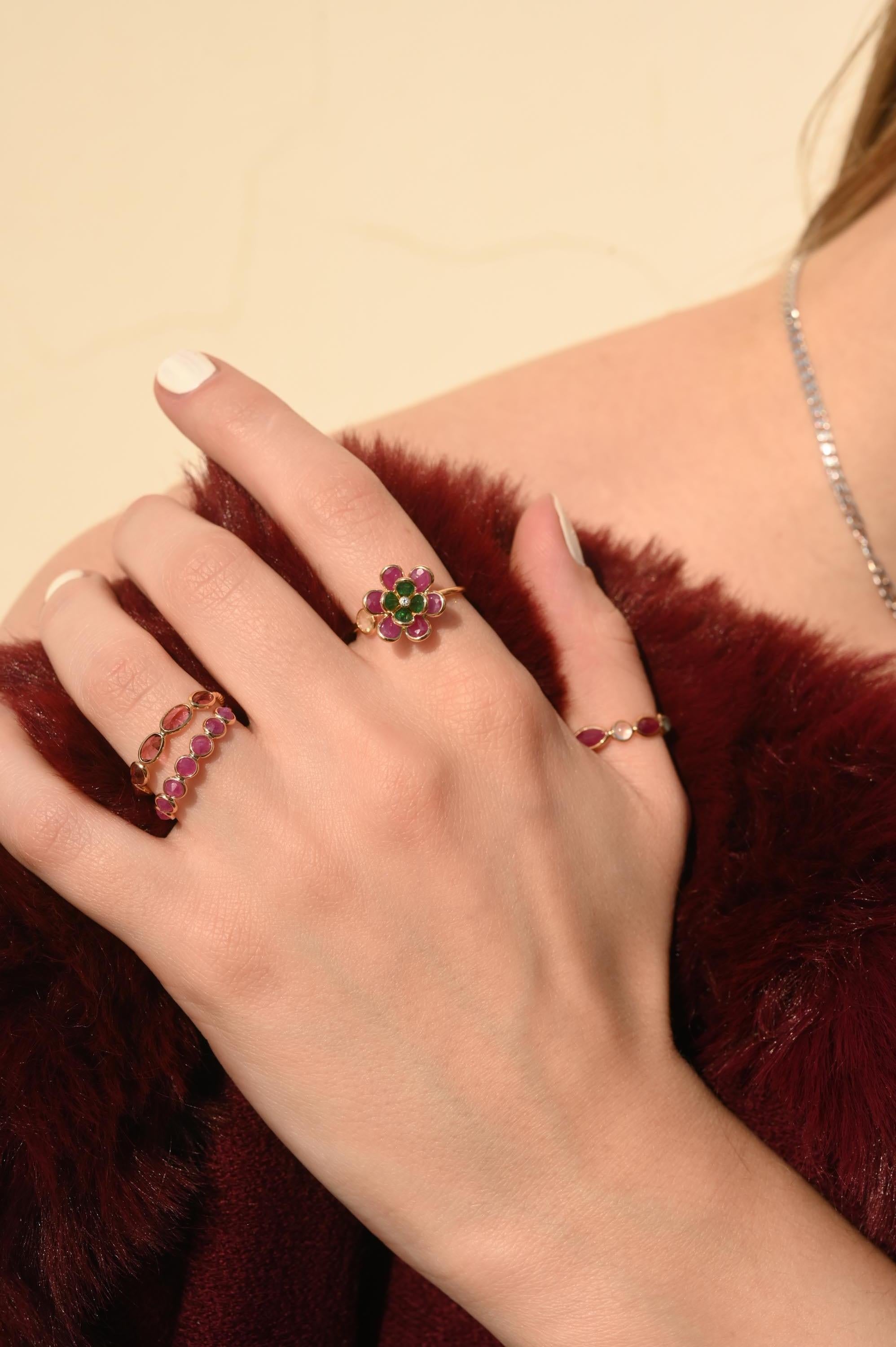 En vente :  Bague d'éternité empilable en or jaune 14 carats avec pierre de lune arc-en-ciel et rubis 8