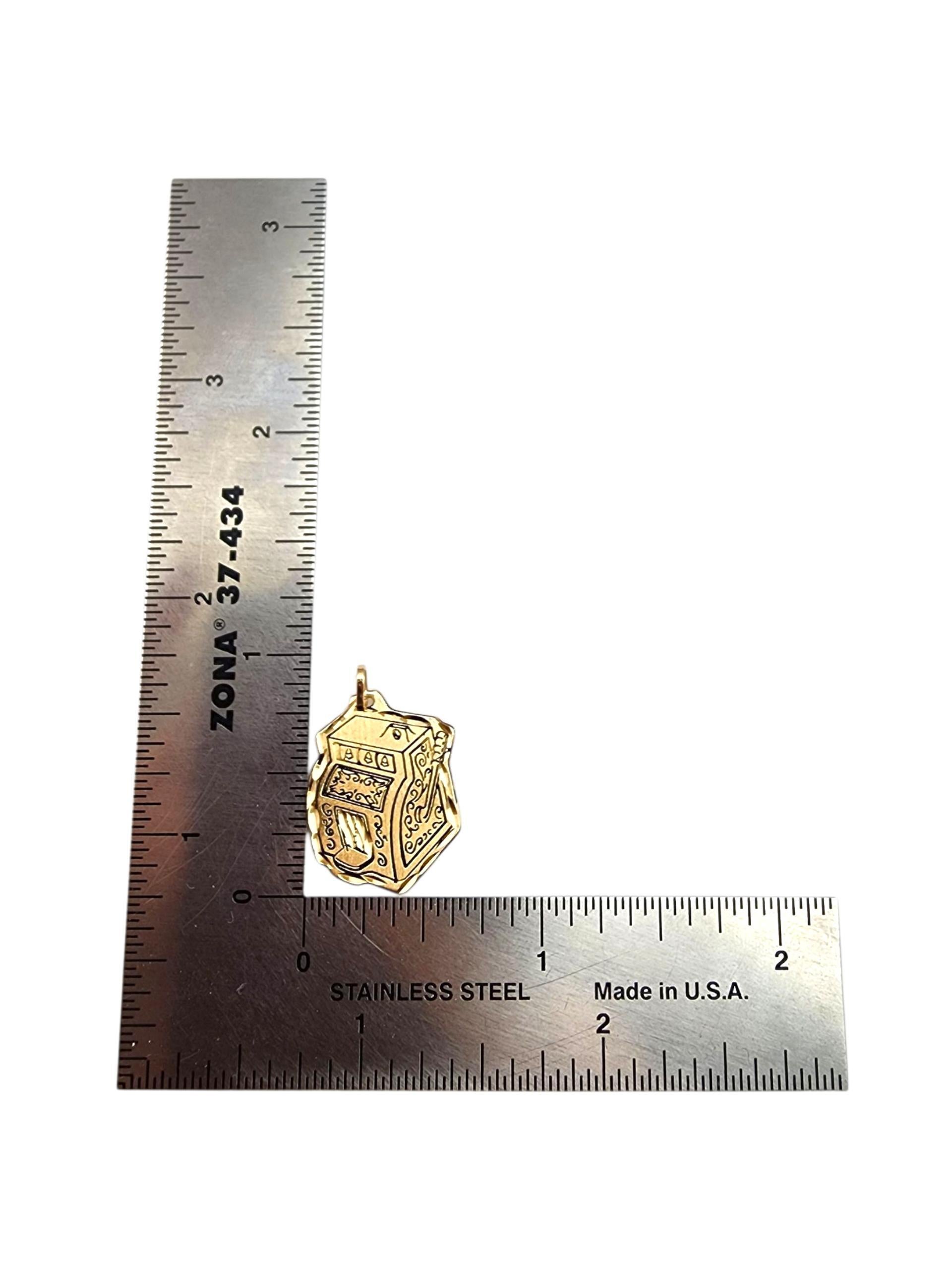 Charm en or jaune 14K pour machine à sous #22379 en vente 3