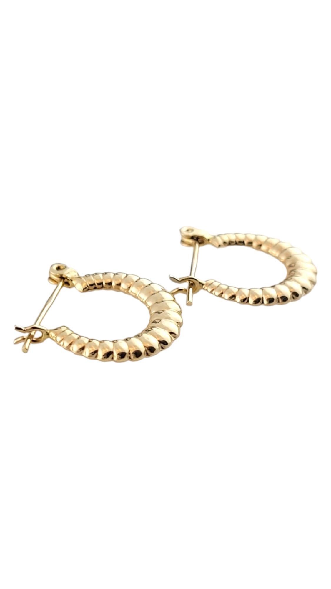 14K Yellow Gold Small Bubble Hoop Earrings #16262 In Good Condition For Sale In Washington Depot, CT