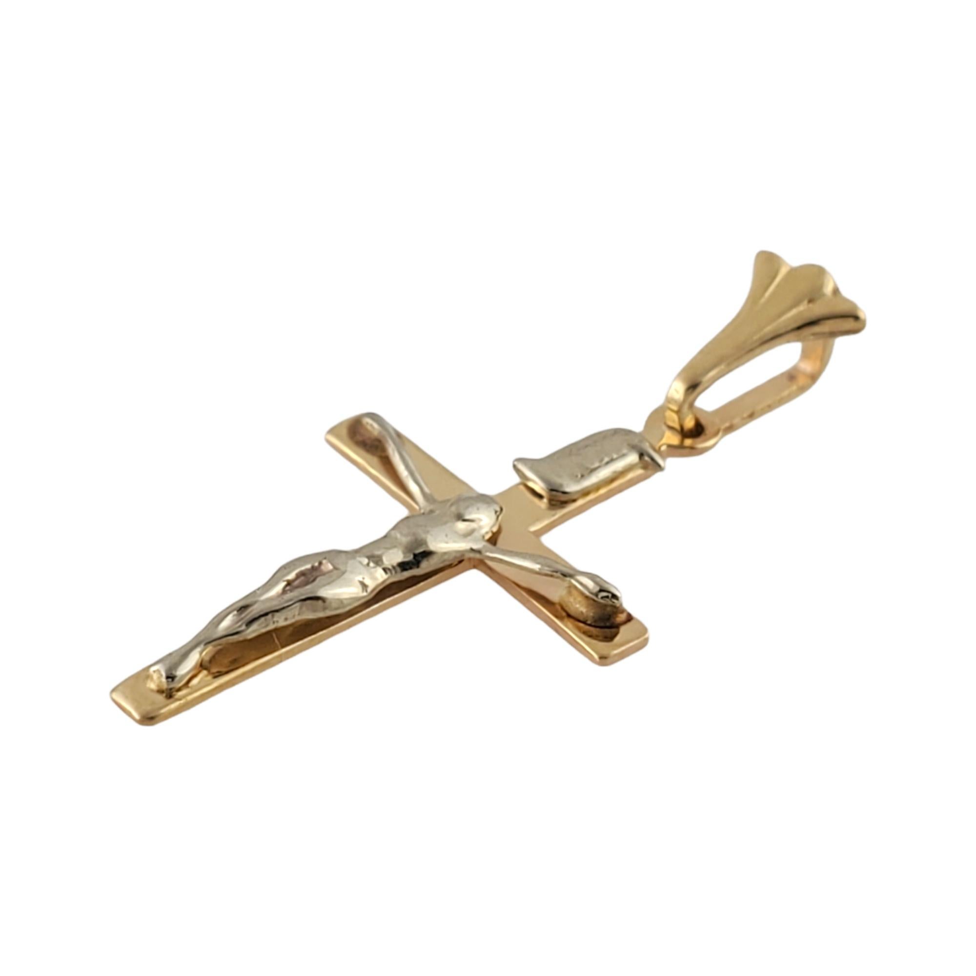 14k Yellow Gold Small Crucifix Pendant In Good Condition For Sale In Washington Depot, CT