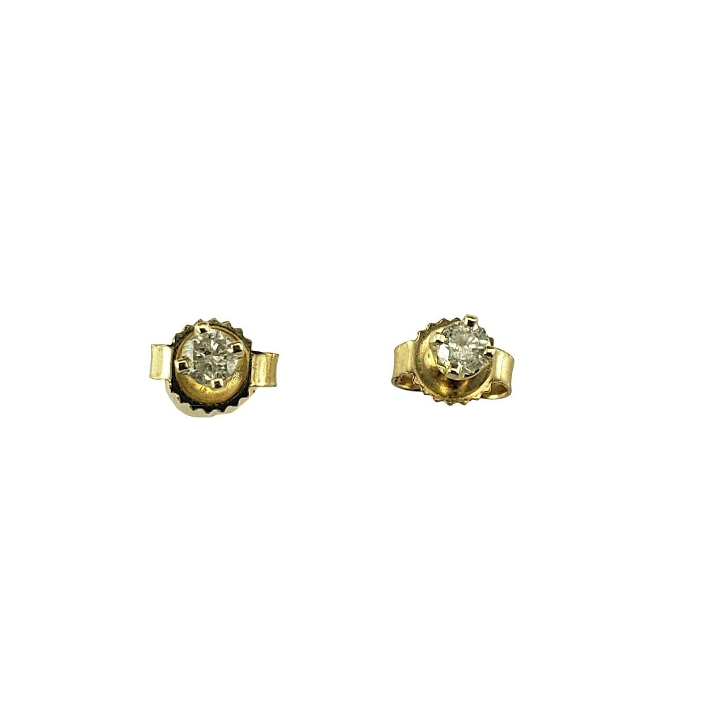 Orecchini con diamante piccolo in oro giallo 14K #23086 in vendita