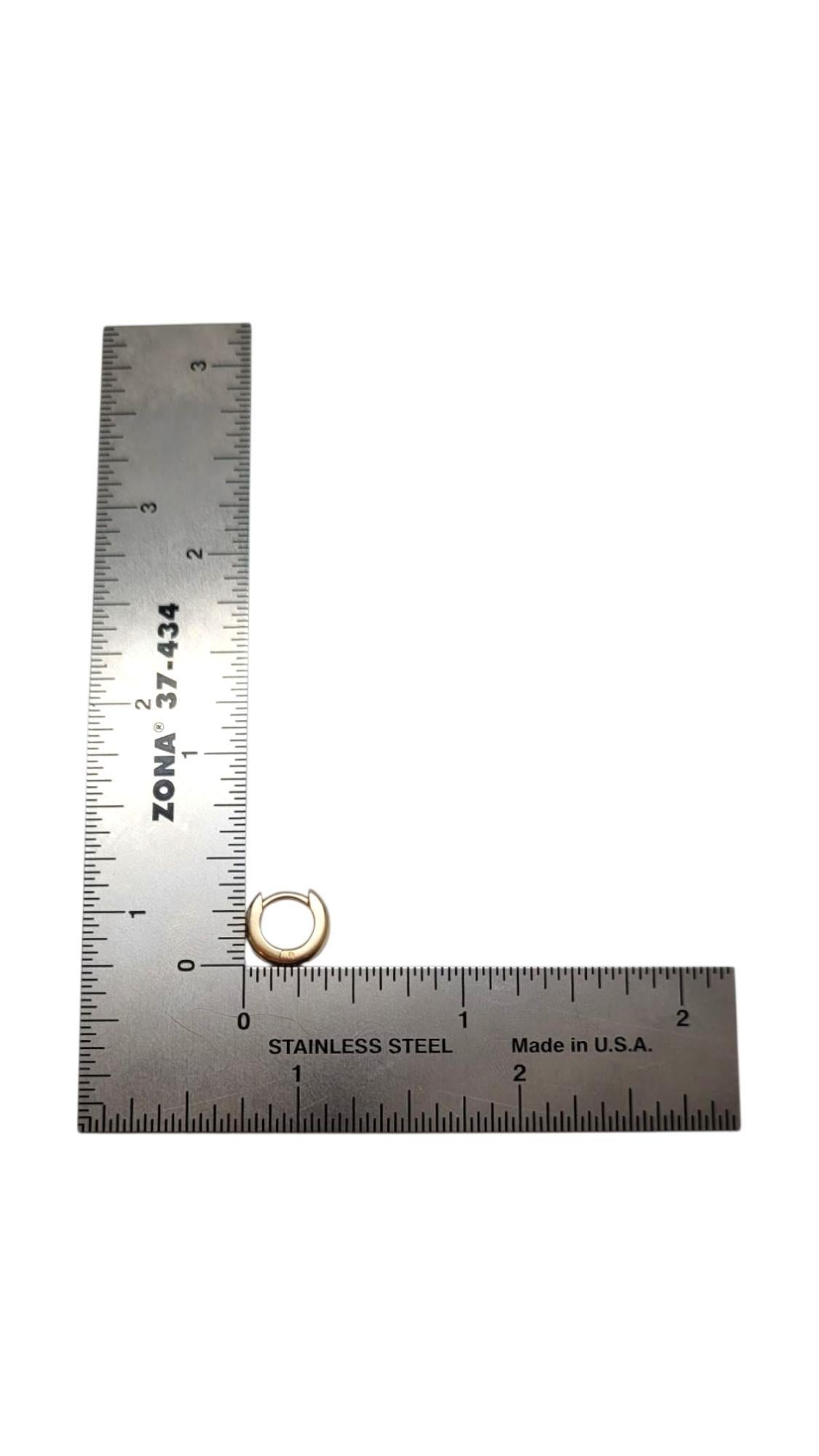 Donna 14K Yellow Gold Small Hoop Earrings #21958 in vendita