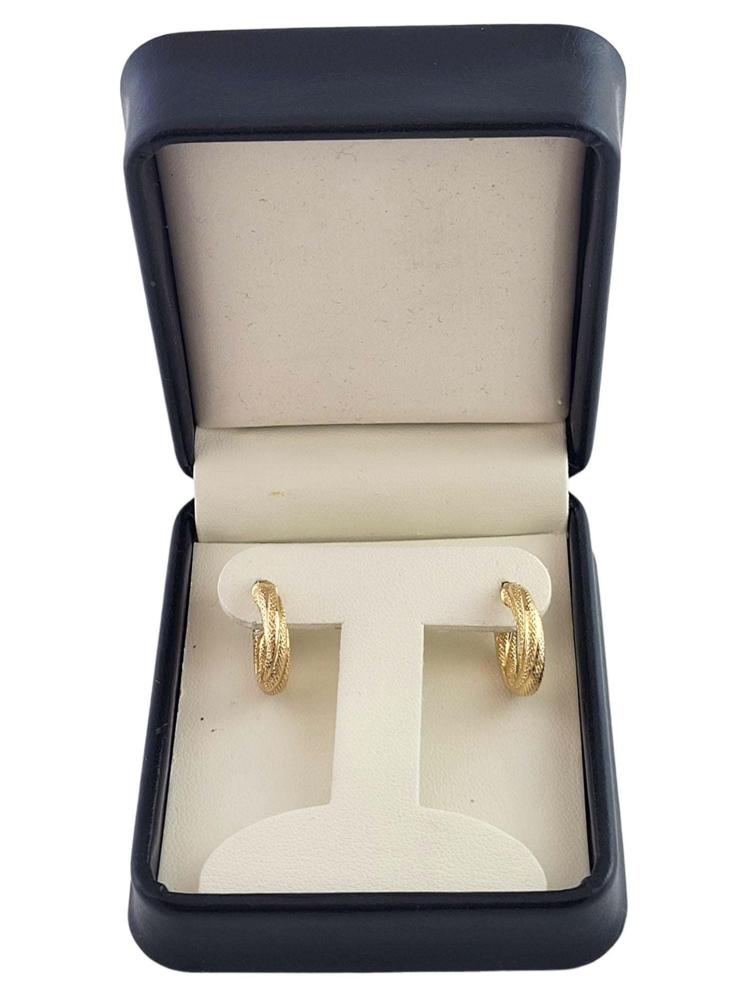 14K Gelbgold Kleine strukturierte Creolen #14797 2