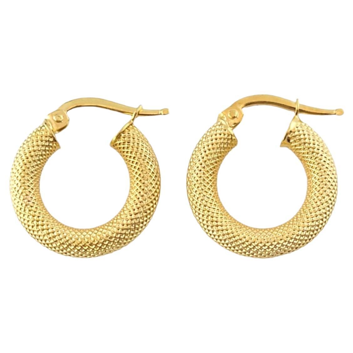 14K Yellow Gold Small Textured Hoop Earrings For Sale at 1stDibs