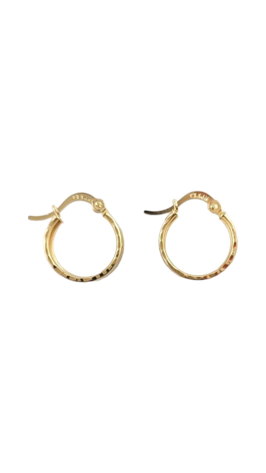 14 Karat Yellow Gold Small Hoop Earrings-

These 14K yellow gold small hoops are a gorgeous addition to your jewelry collection. 

Size: 14.0 mm x 5.5 mm x 1.2 mm

Stamped: CI 14K

Weight: 0.7 dwt./ 1.2 gr.

Very good condition, professionally