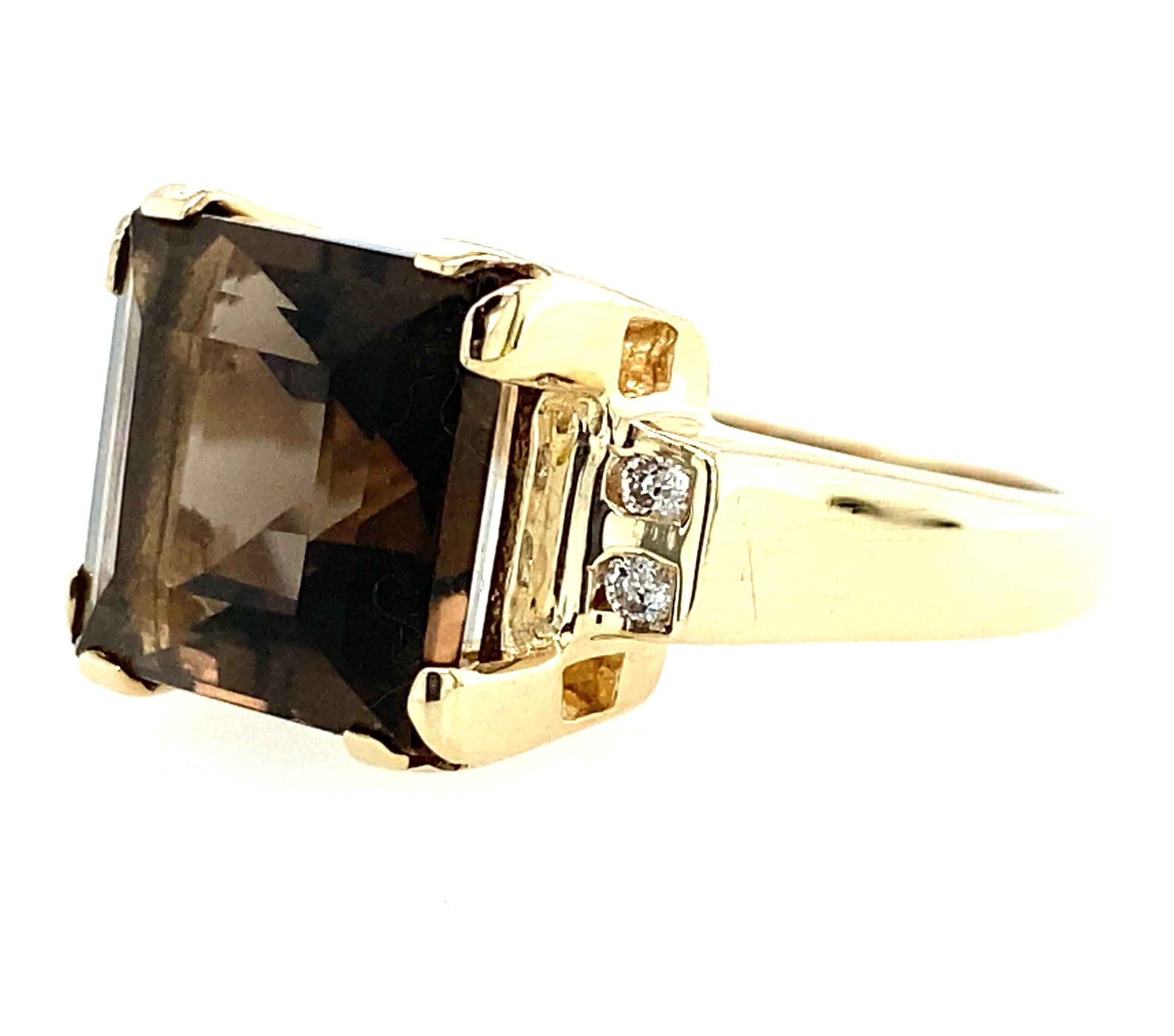 14k Yellow Gold Smokey Quartz and Diamond Ring In Good Condition For Sale In Towson, MD