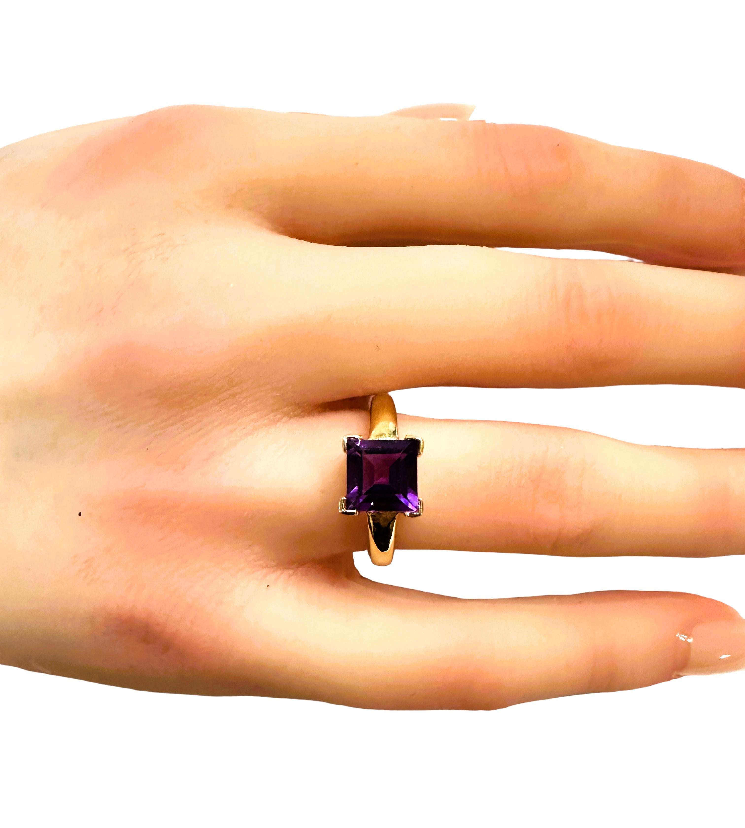 14k Yellow Gold Solitaire Amethyst Modernist Ring Size 6.75 For Sale 2