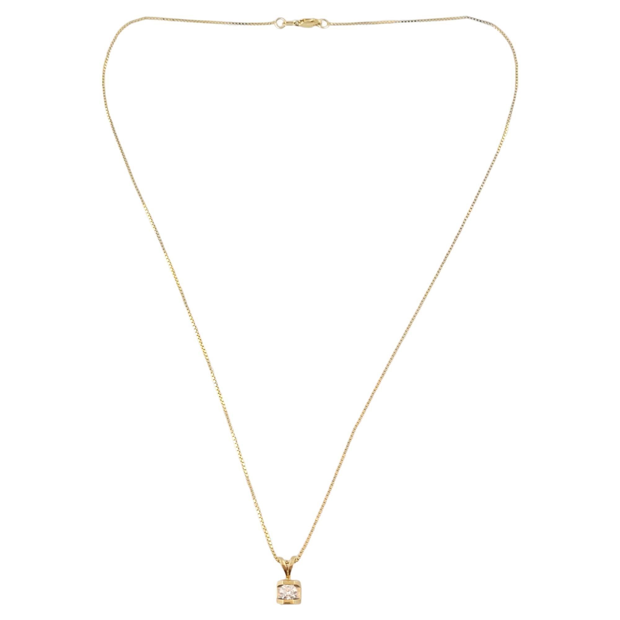 Vintage 14K Yellow Gold Single Diamond Pendant With Chain

Gorgeous 14K gold chain paired with a beautiful round brilliant cut diamond pendant!

Approximate total diamond weight: 0.25 cts

Diamond clarity: VS2

Diamond color: G

Chain length: 18