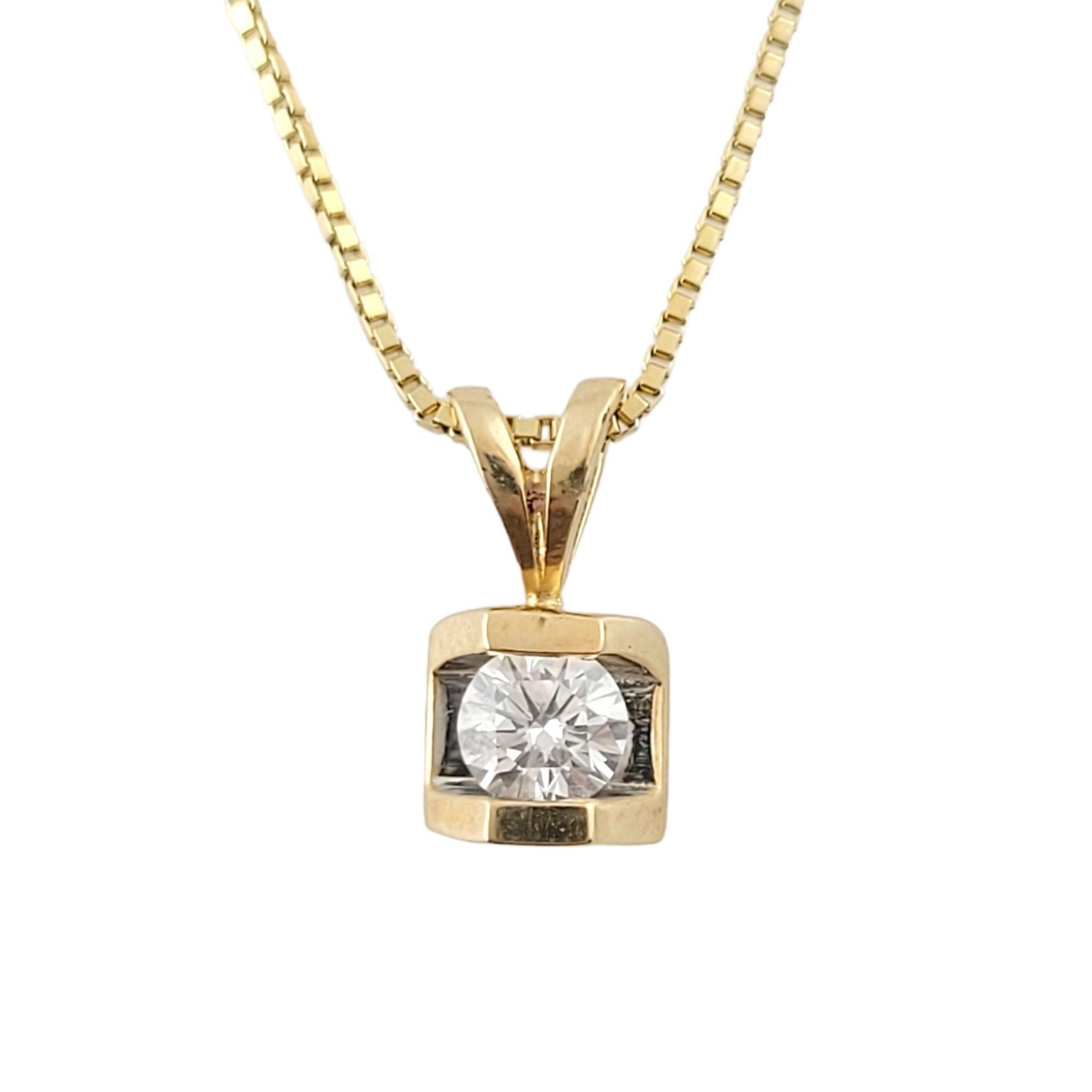 14K Yellow Gold Solitaire Diamond Pendant with Chain In Good Condition In Washington Depot, CT