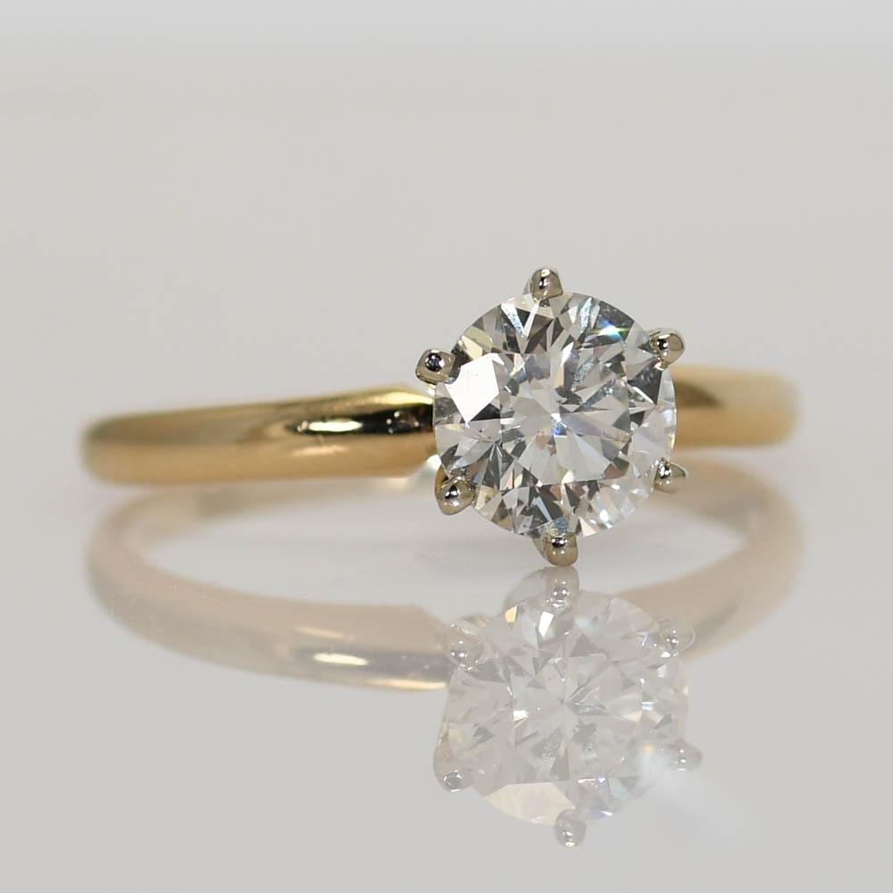 Bague en or jaune 14K avec diamant solitaire 1.01ct en vente 1