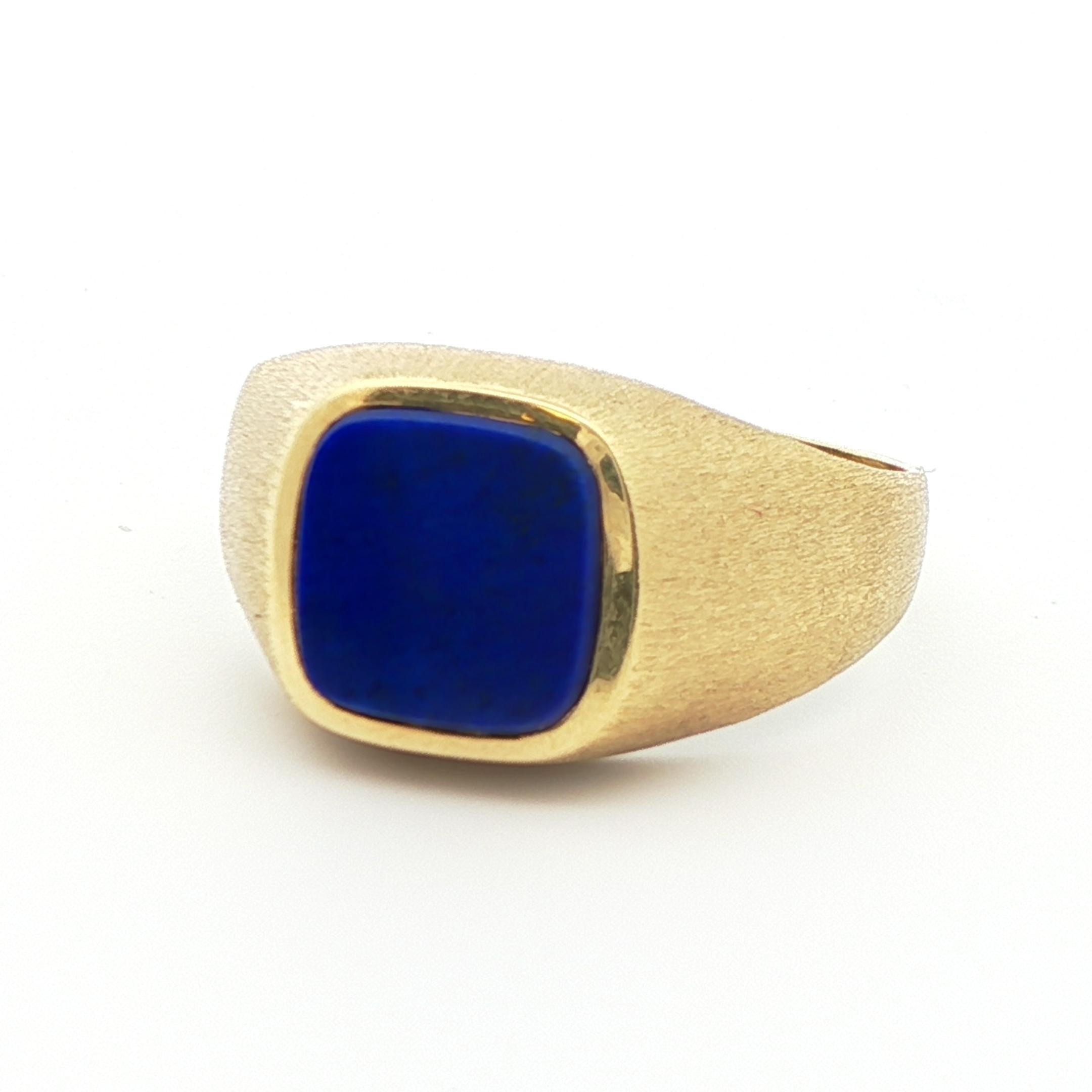 14k Yellow Gold Solitaire Lapis Ring In Good Condition For Sale In Lexington, KY