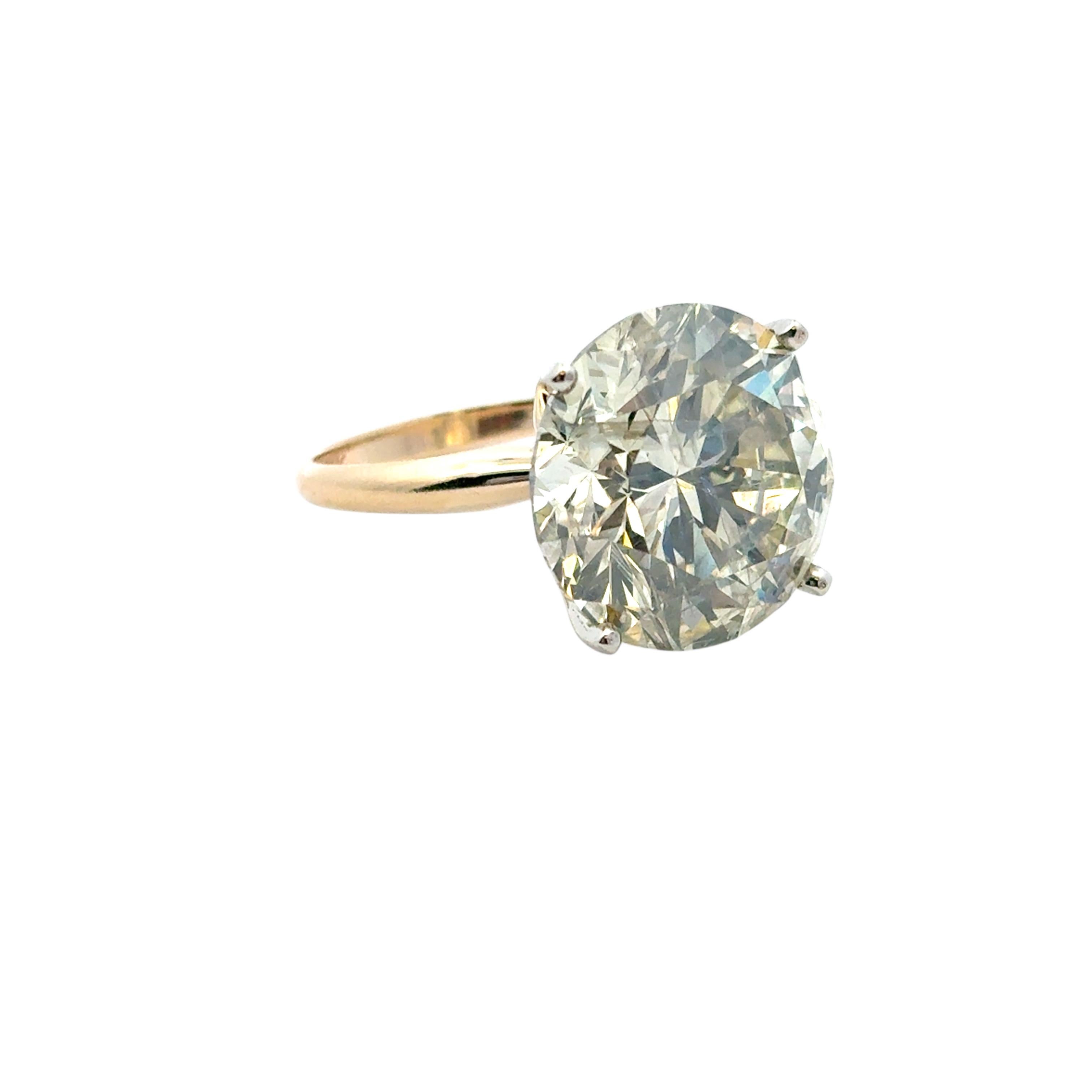 14k Yellow Gold Solitaire Ring Set with a 15.30ct Round Brilliant Diamond For Sale 1