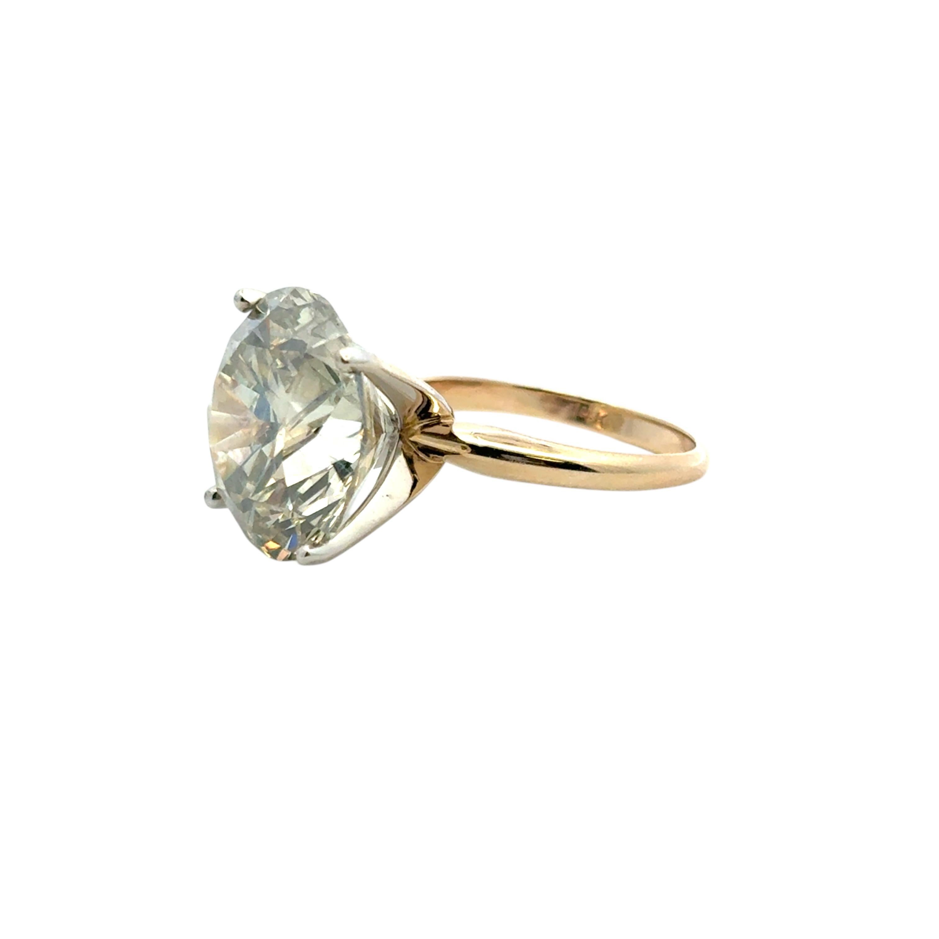 14k Yellow Gold Solitaire Ring Set with a 15.30ct Round Brilliant Diamond For Sale 2