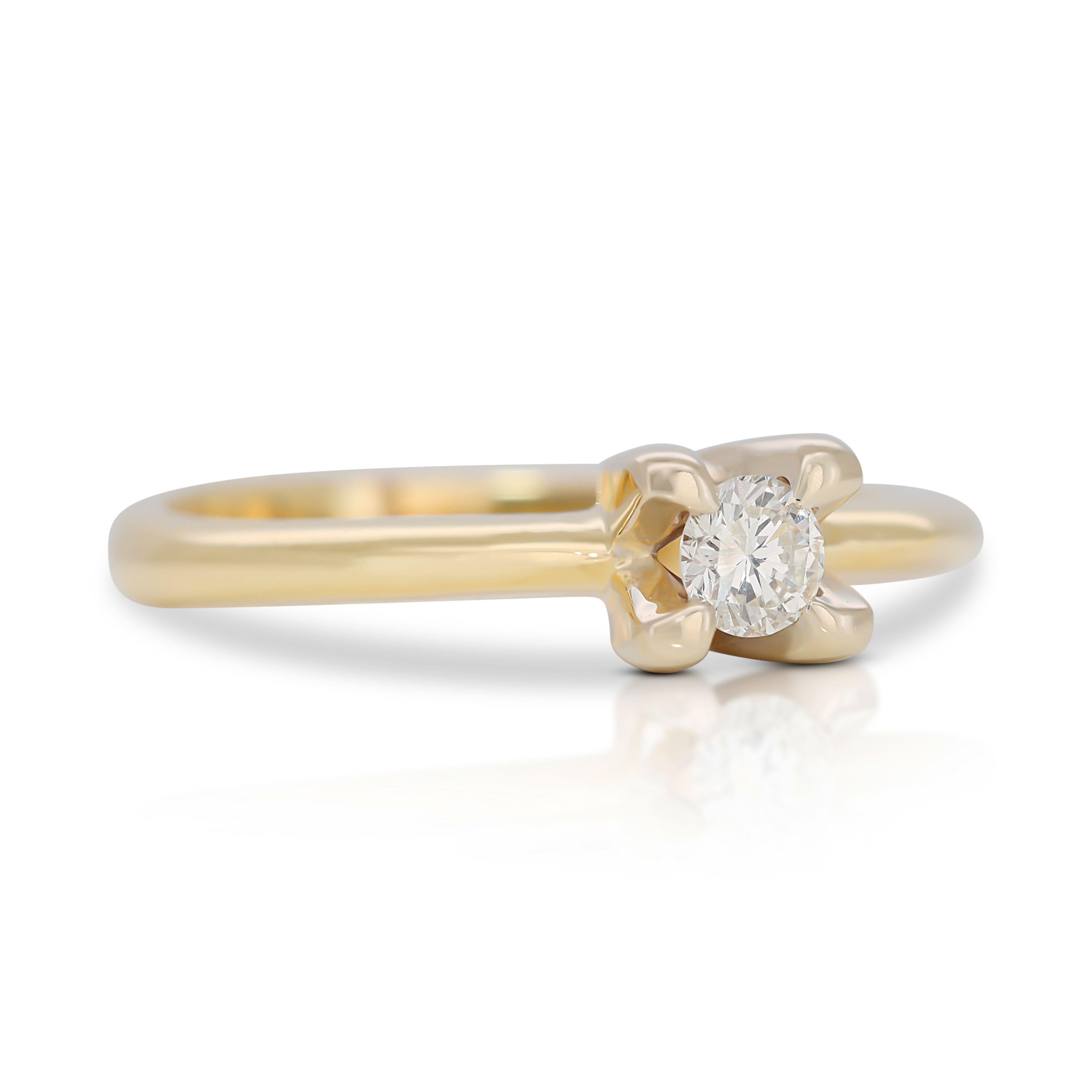 Women's 14K Yellow Gold Solitaire Ring with 0.13ct Natural Diamond For Sale