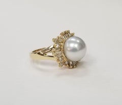 Anello da cocktail con perle dei mari del sud e diamanti in oro giallo 14k