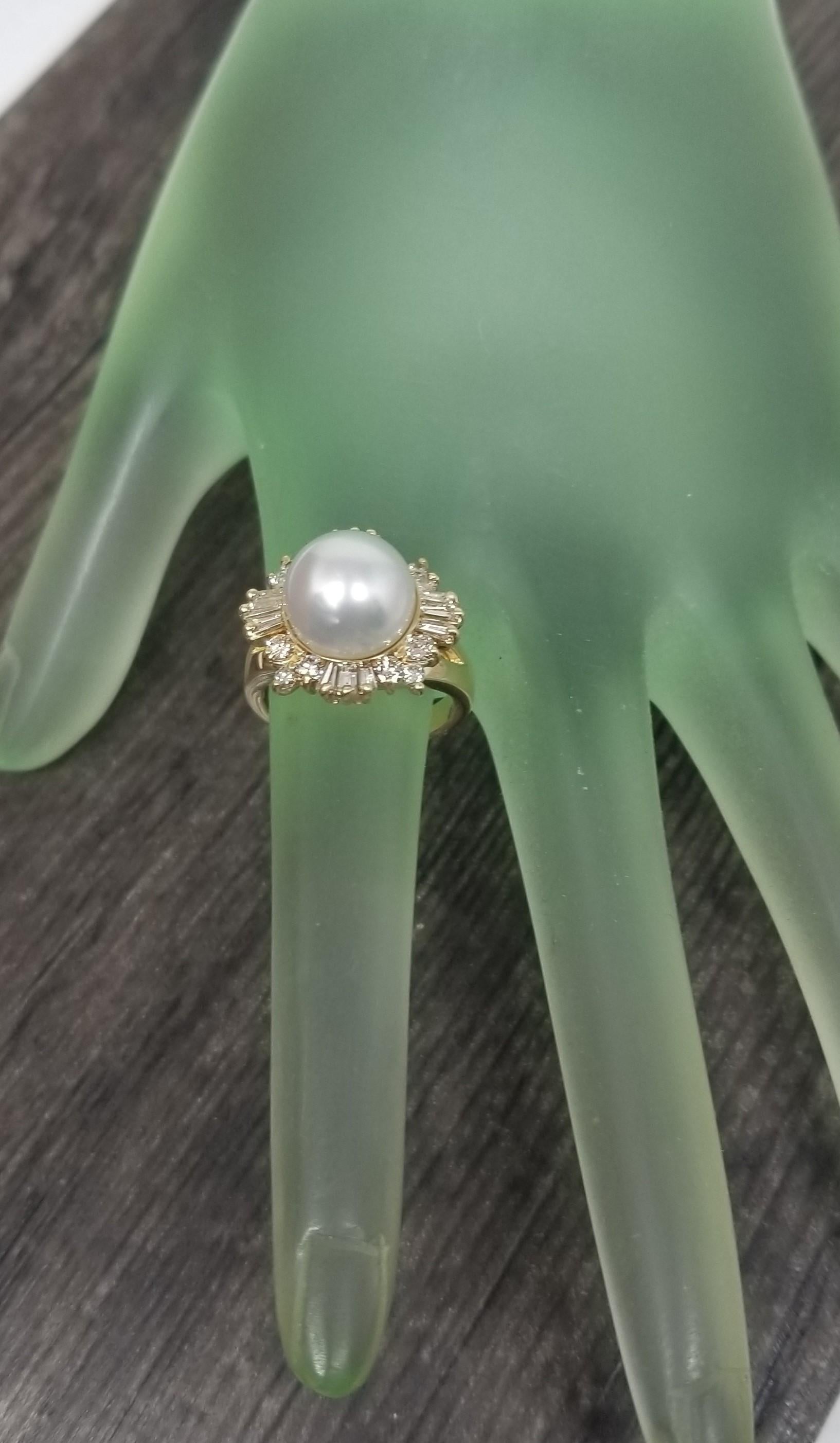 14k Yellow Gold South Sea Pearl and Diamonds Cocktail Ring In Excellent Condition For Sale In Los Angeles, CA