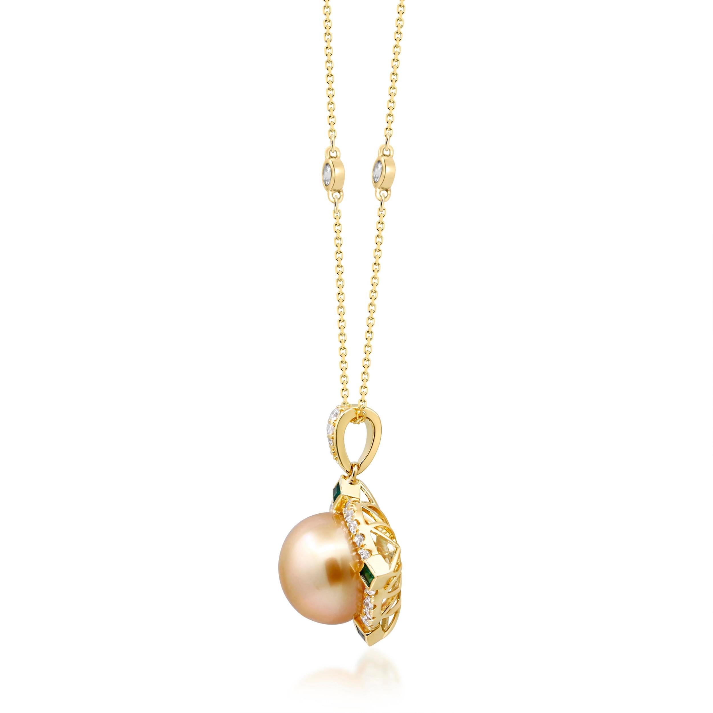 Art déco 14K Yellow Gold South Sea Pearl Pendant with Emerald & Diamond Halo en vente