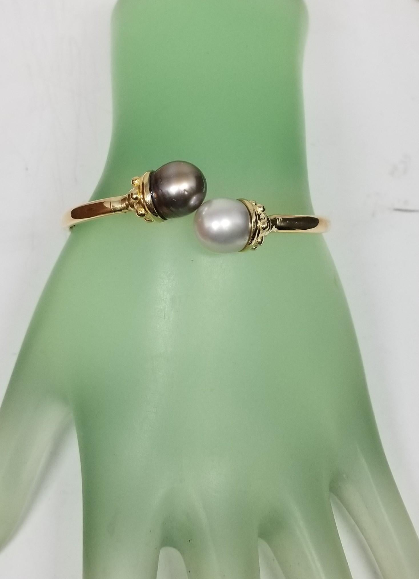 14k Yellow Gold South Sea White and Grey Pearl Bangle  In Excellent Condition For Sale In Los Angeles, CA