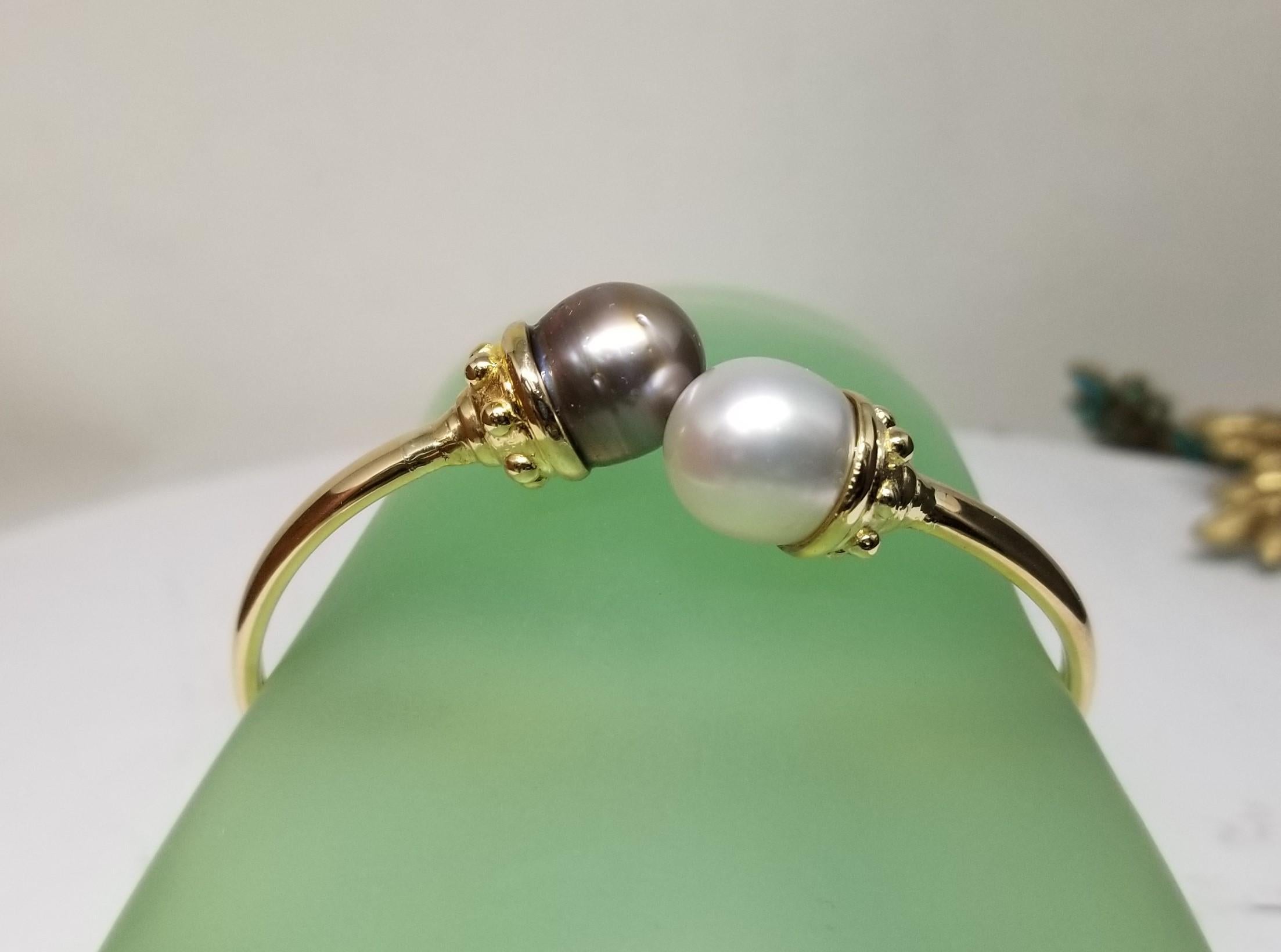 Women's or Men's 14k Yellow Gold South Sea White and Grey Pearl Bangle  For Sale