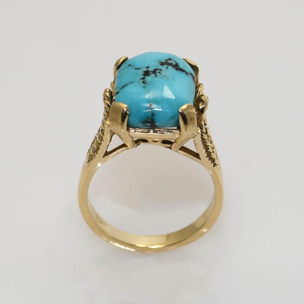 Ladies turquoise ring in 14k yellow gold setting.
Stamped 14k and weighs 7.1 grams.
Tne turquoise is natural and not treated.
It measures 14mm by 10.5mm.
Ring size is 6 1/2 and can sized, up or down, one full size or less for an extra fee.
Overall,