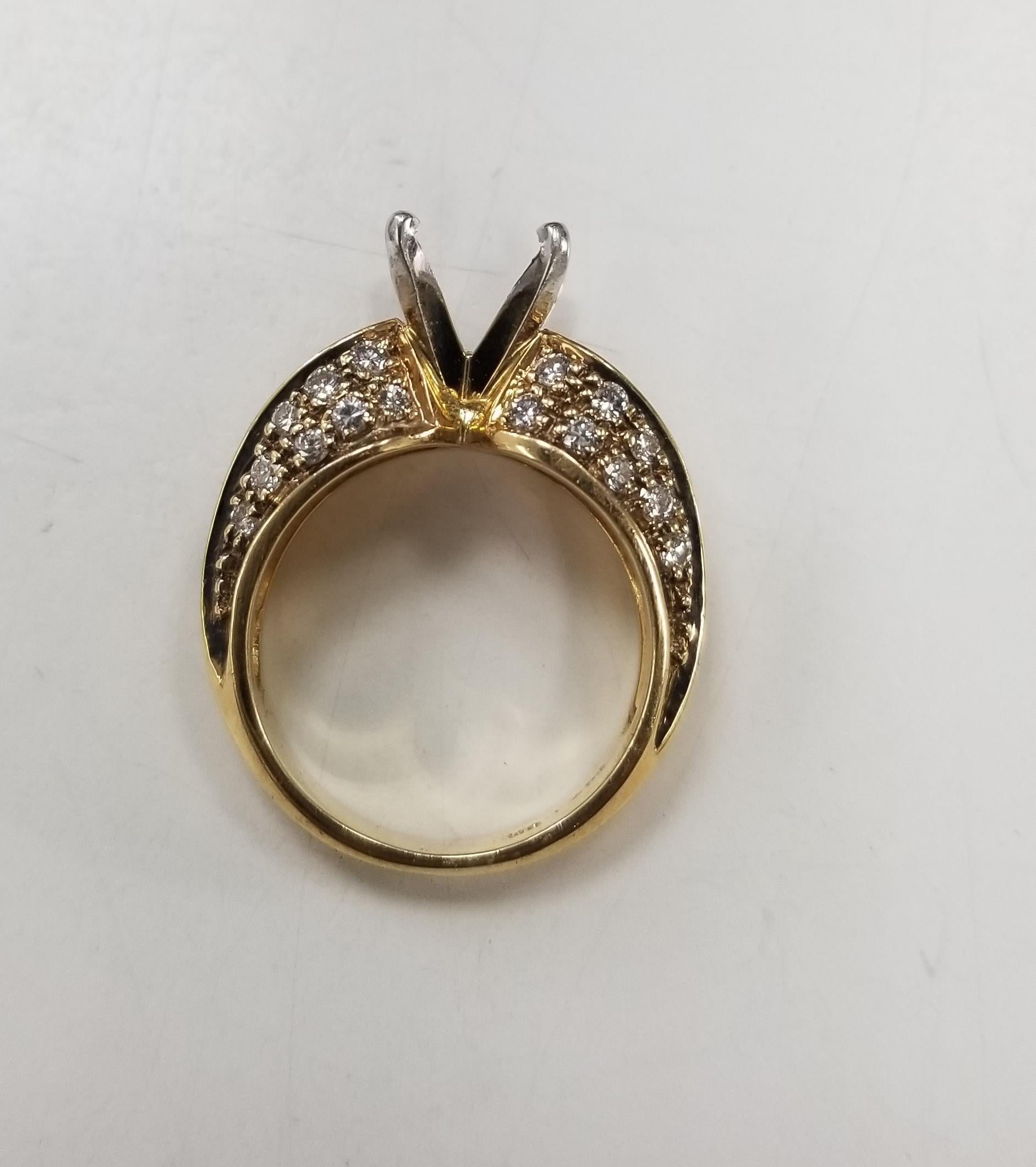 Anello con pavé a canale quadrato e rotondo in oro giallo 14 carati In condizioni Nuovo in vendita a Los Angeles, CA