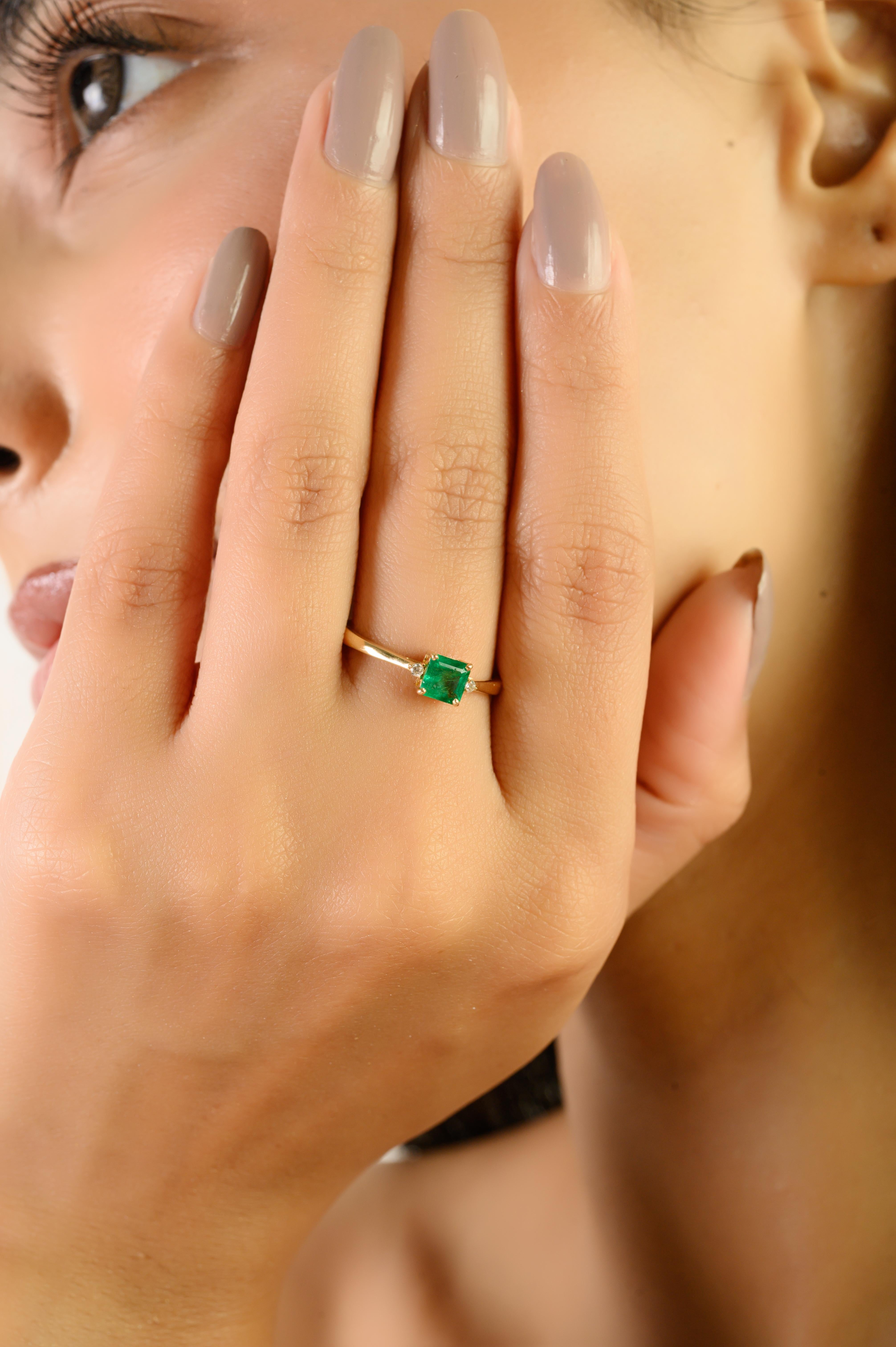 For Sale:  14K Yellow Gold Square Cut Natural Emerald & Diamond Three-Stone Minimalist Ring 4