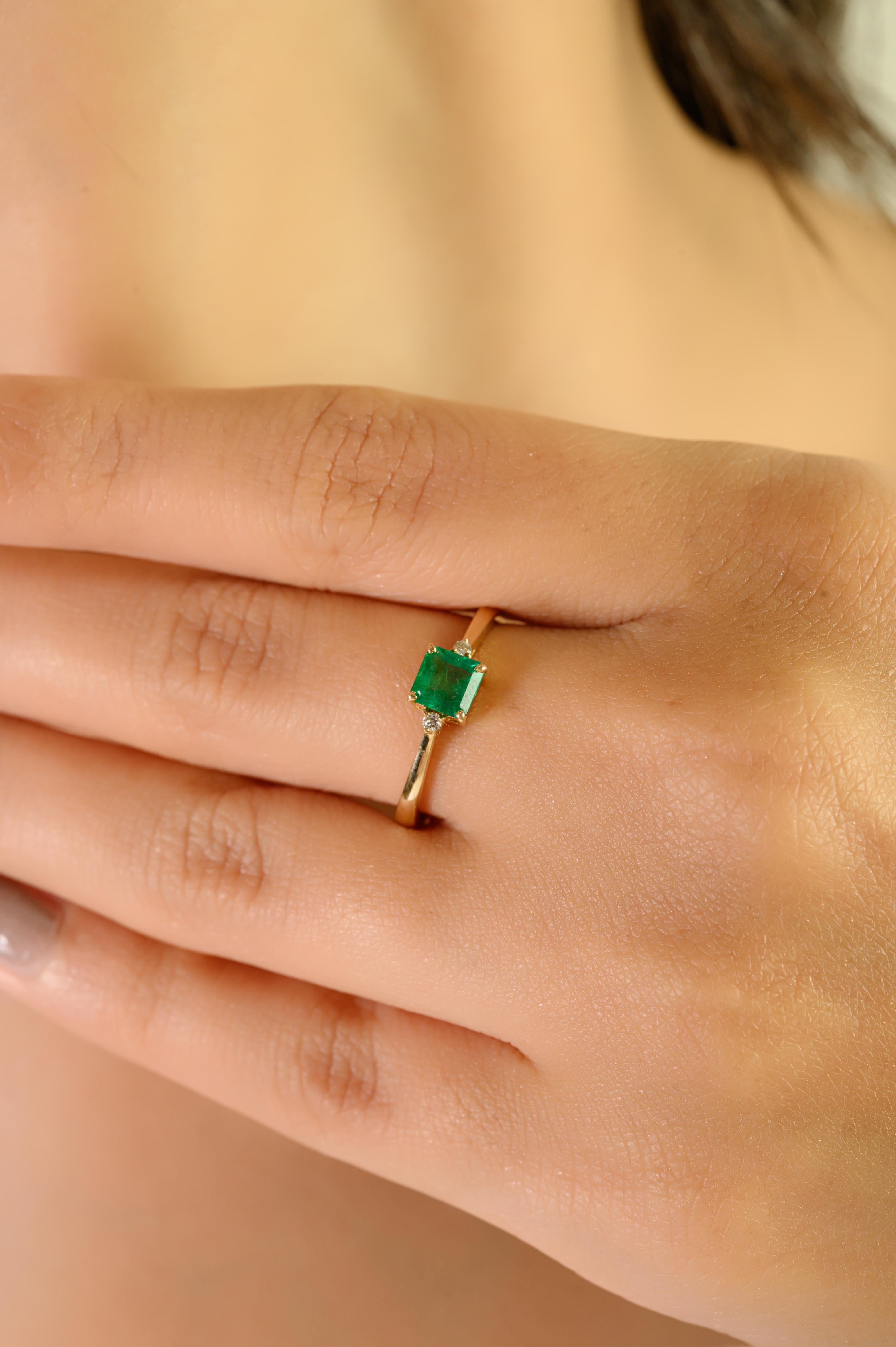 For Sale:  14K Yellow Gold Square Cut Natural Emerald & Diamond Three-Stone Minimalist Ring 6